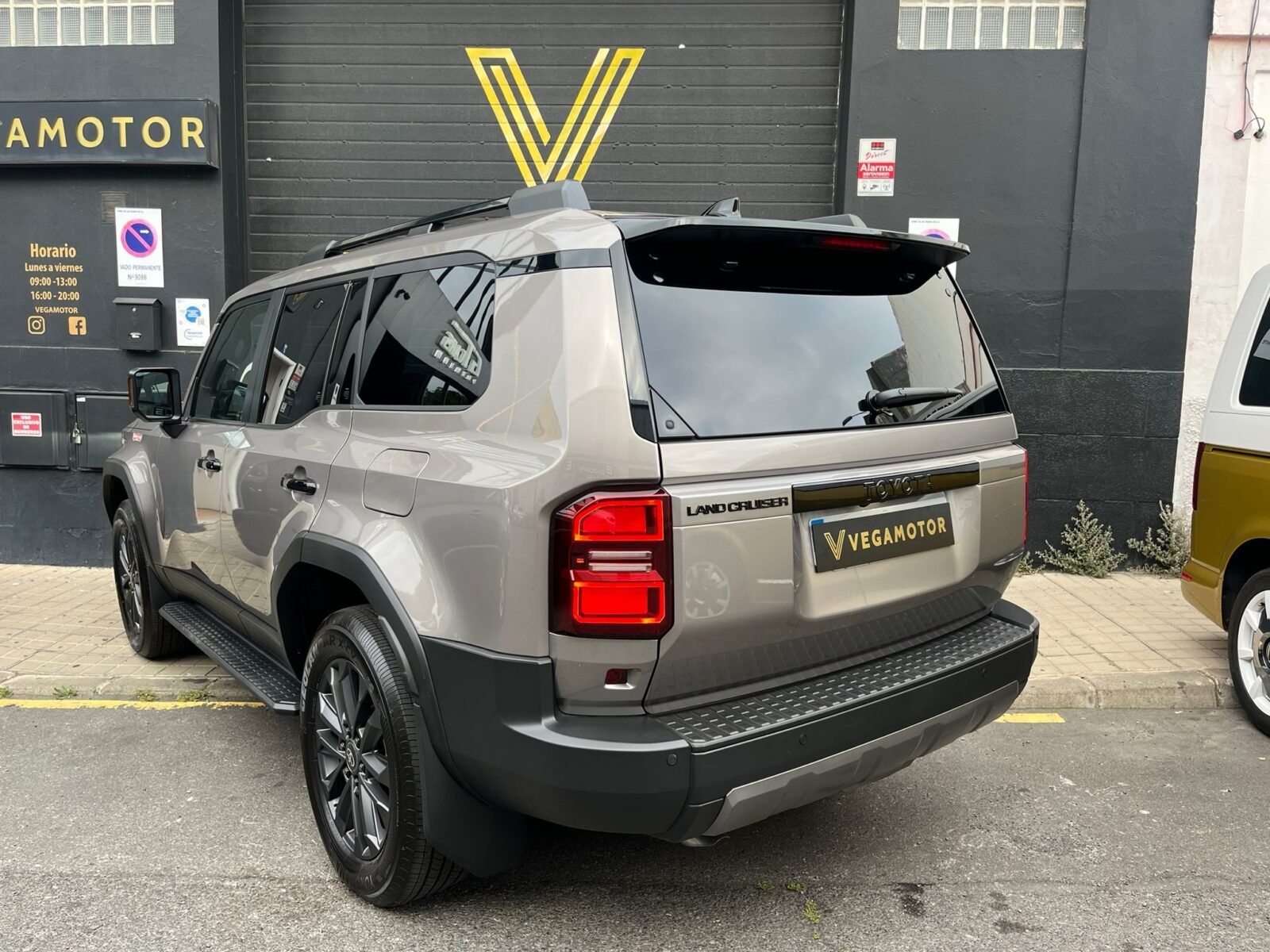 TOYOTA LAND CRUISER 250 HYBRID 48V VXL 7P