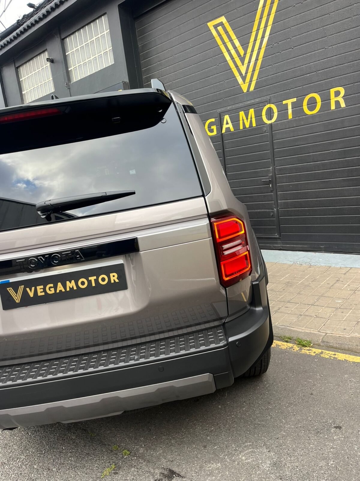 TOYOTA LAND CRUISER 250 HYBRID 48V VXL 7P