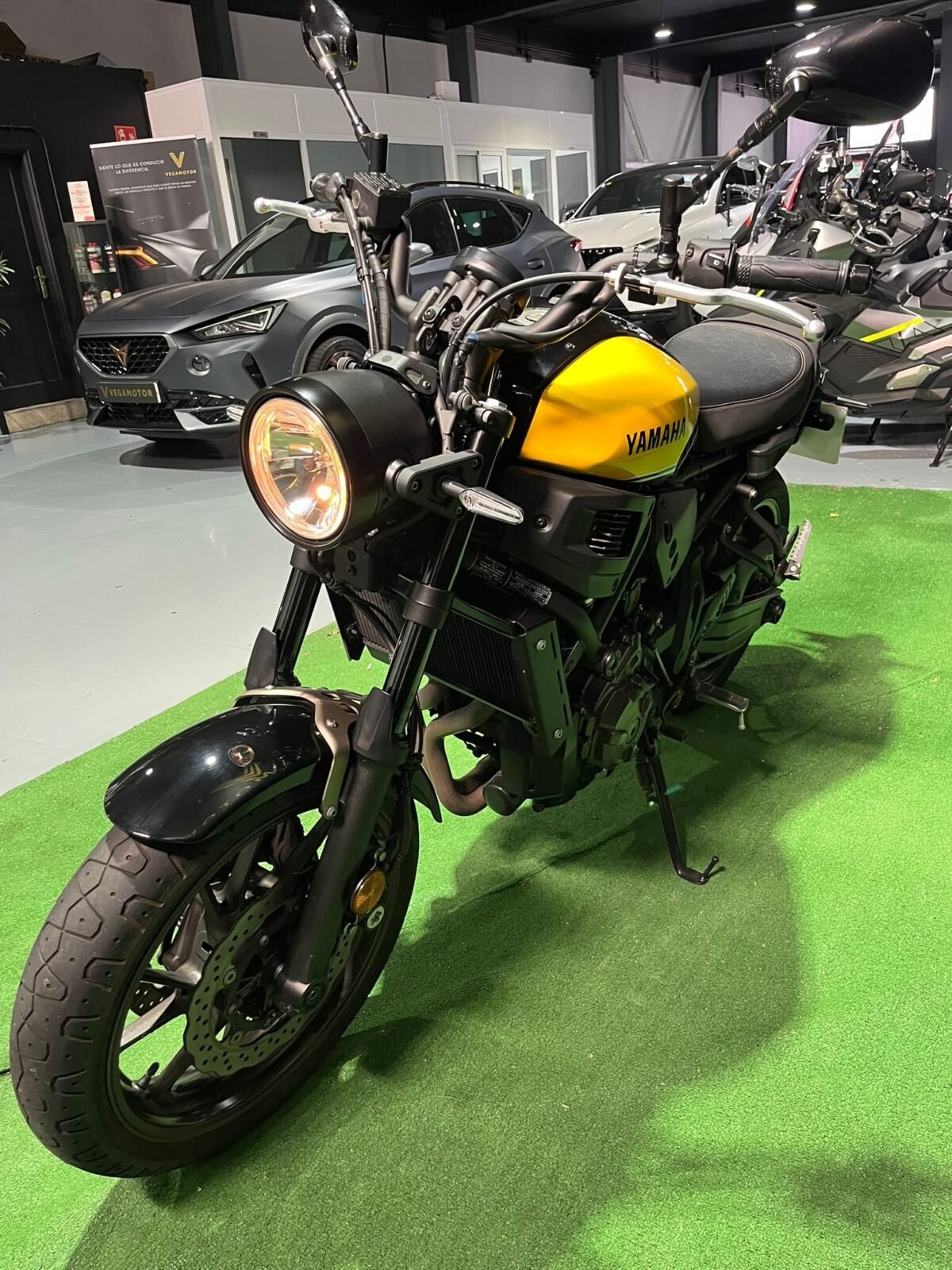YAMAHA XSR 700