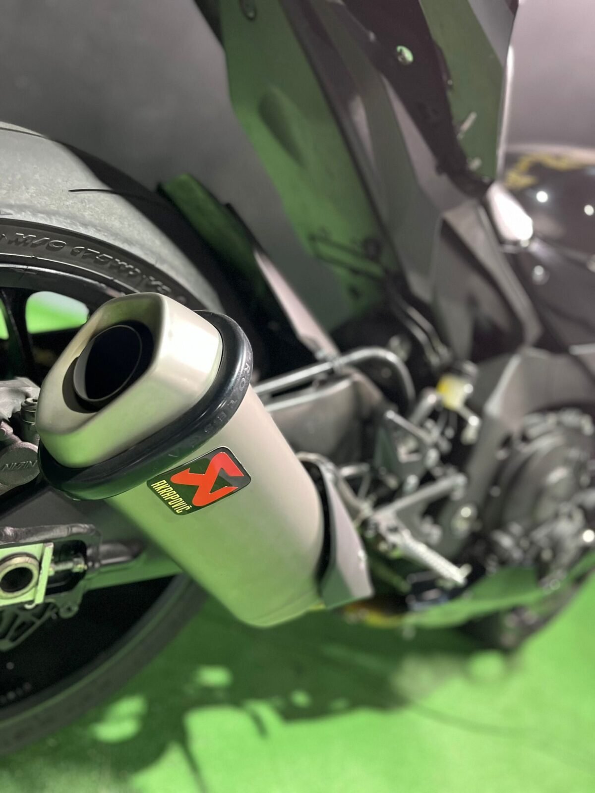 YAMAHA R1