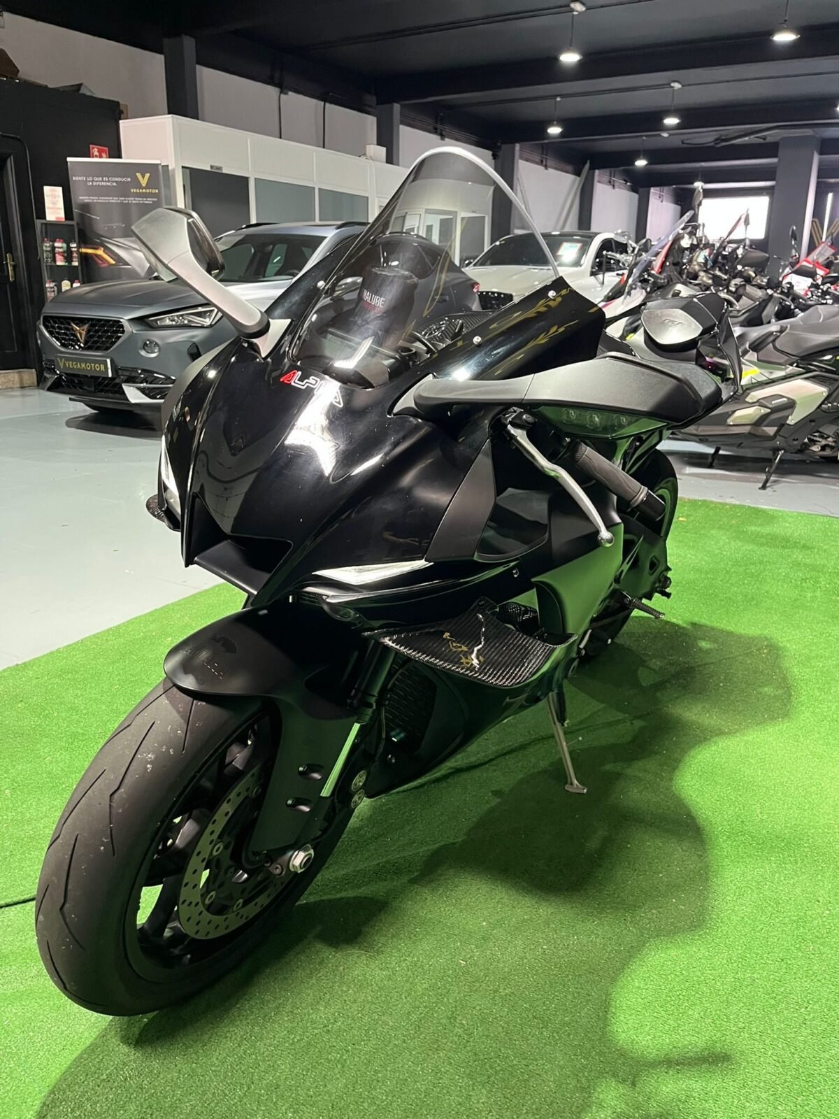 YAMAHA R1