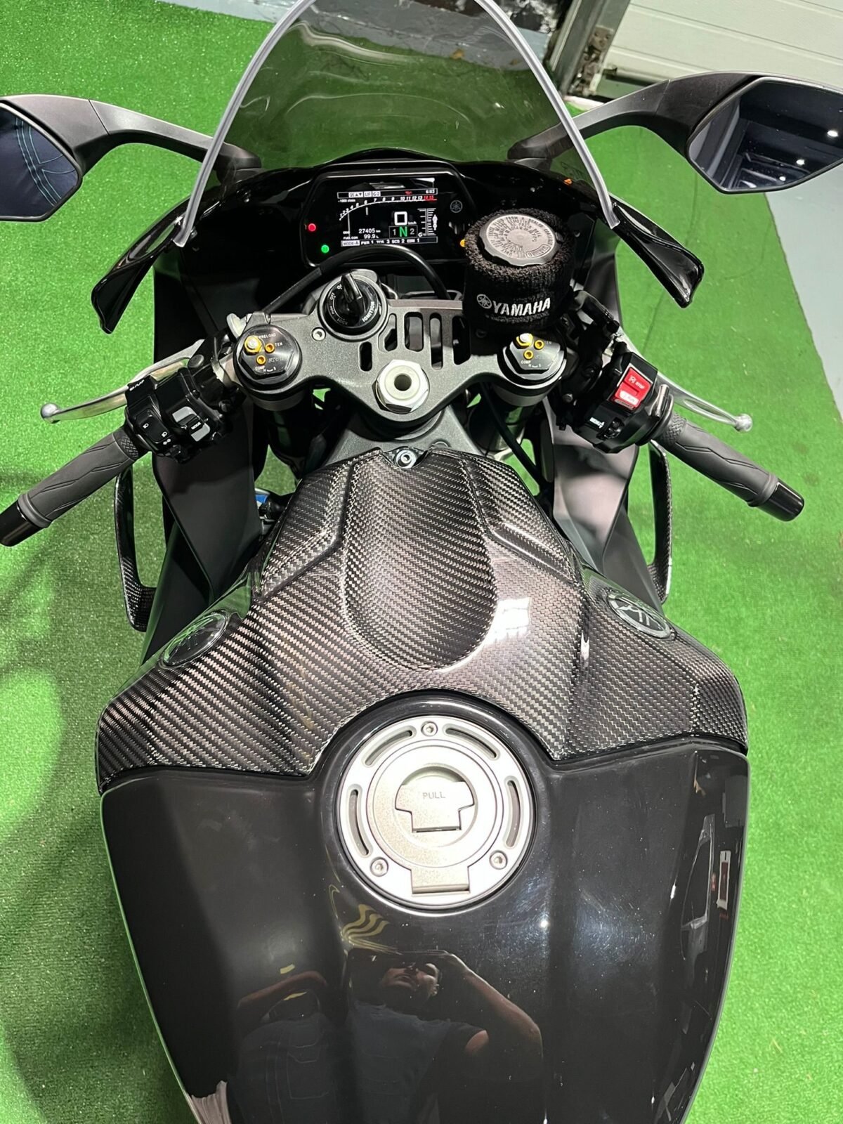 YAMAHA R1