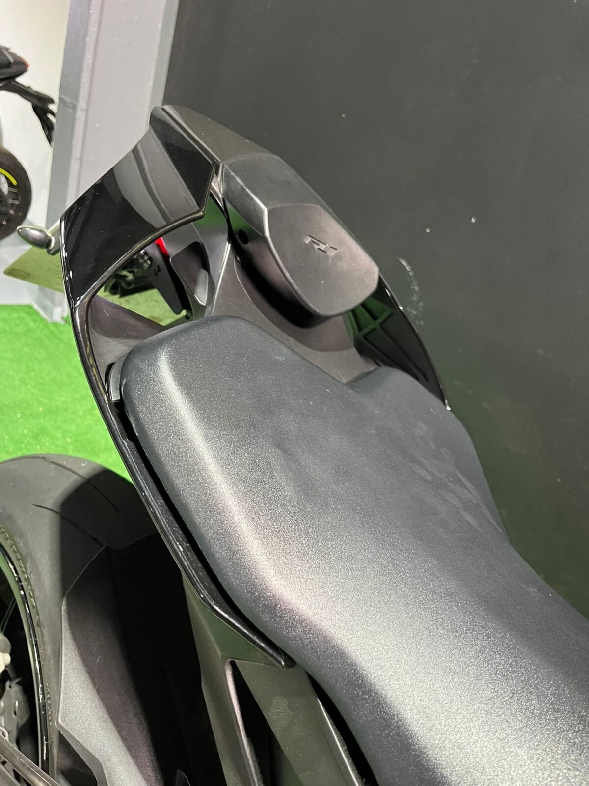 YAMAHA R1