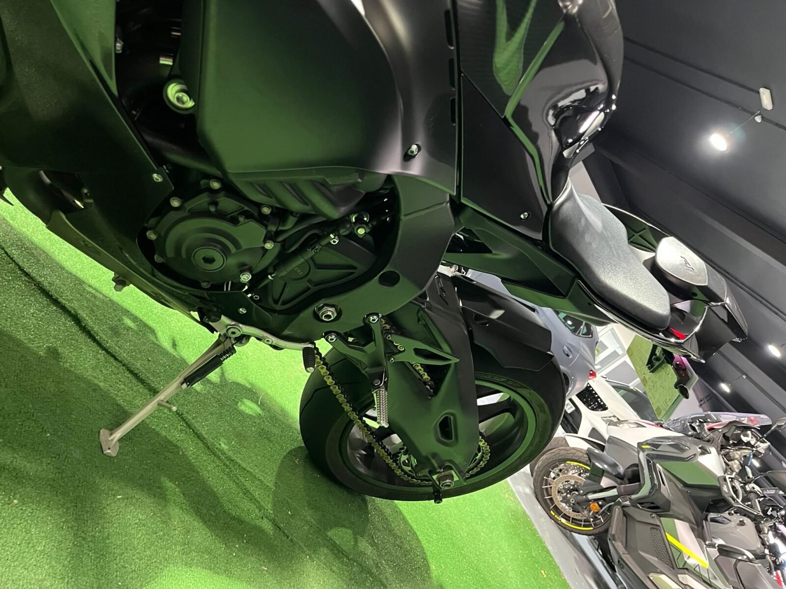 YAMAHA R1