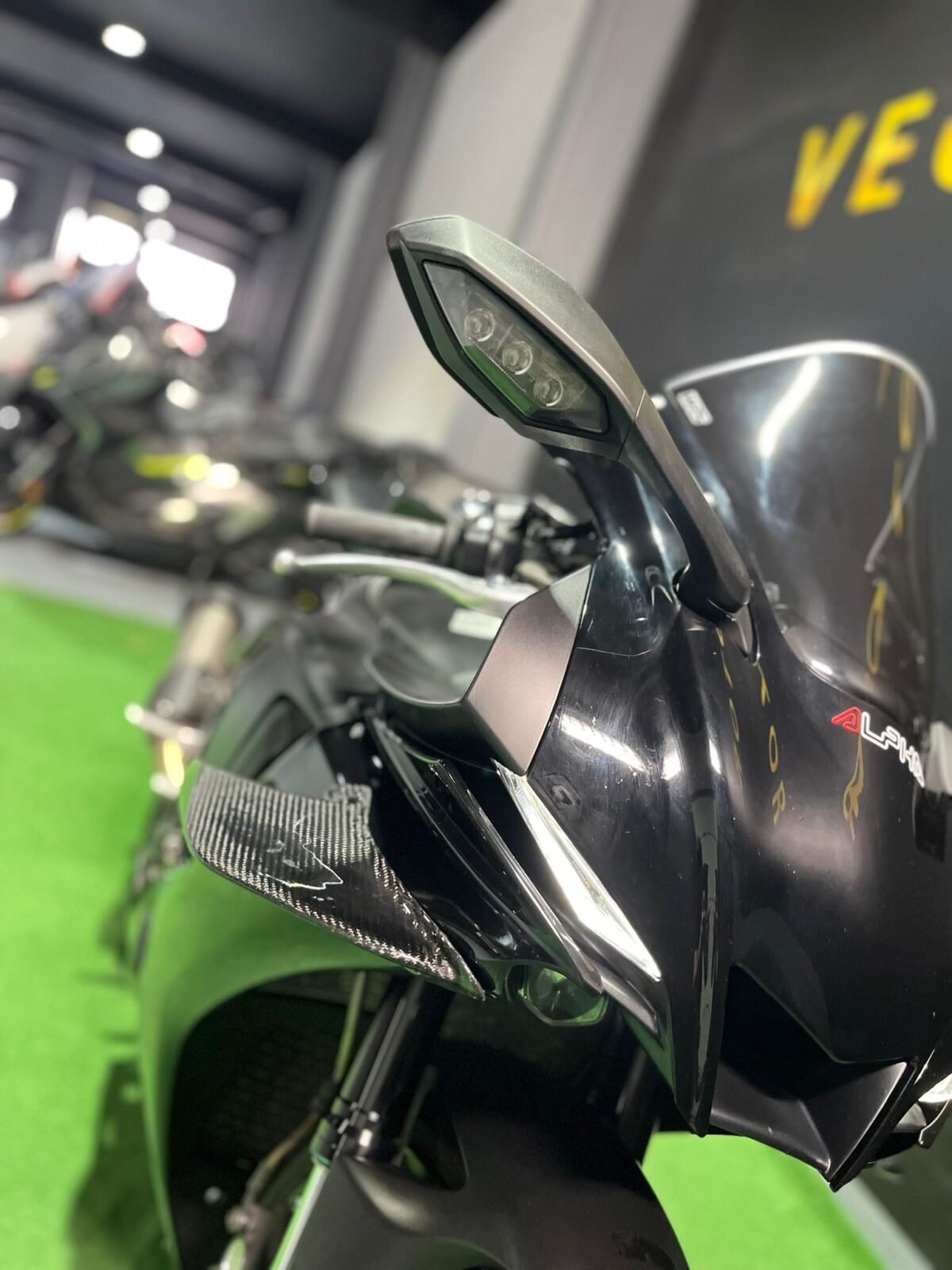 YAMAHA R1