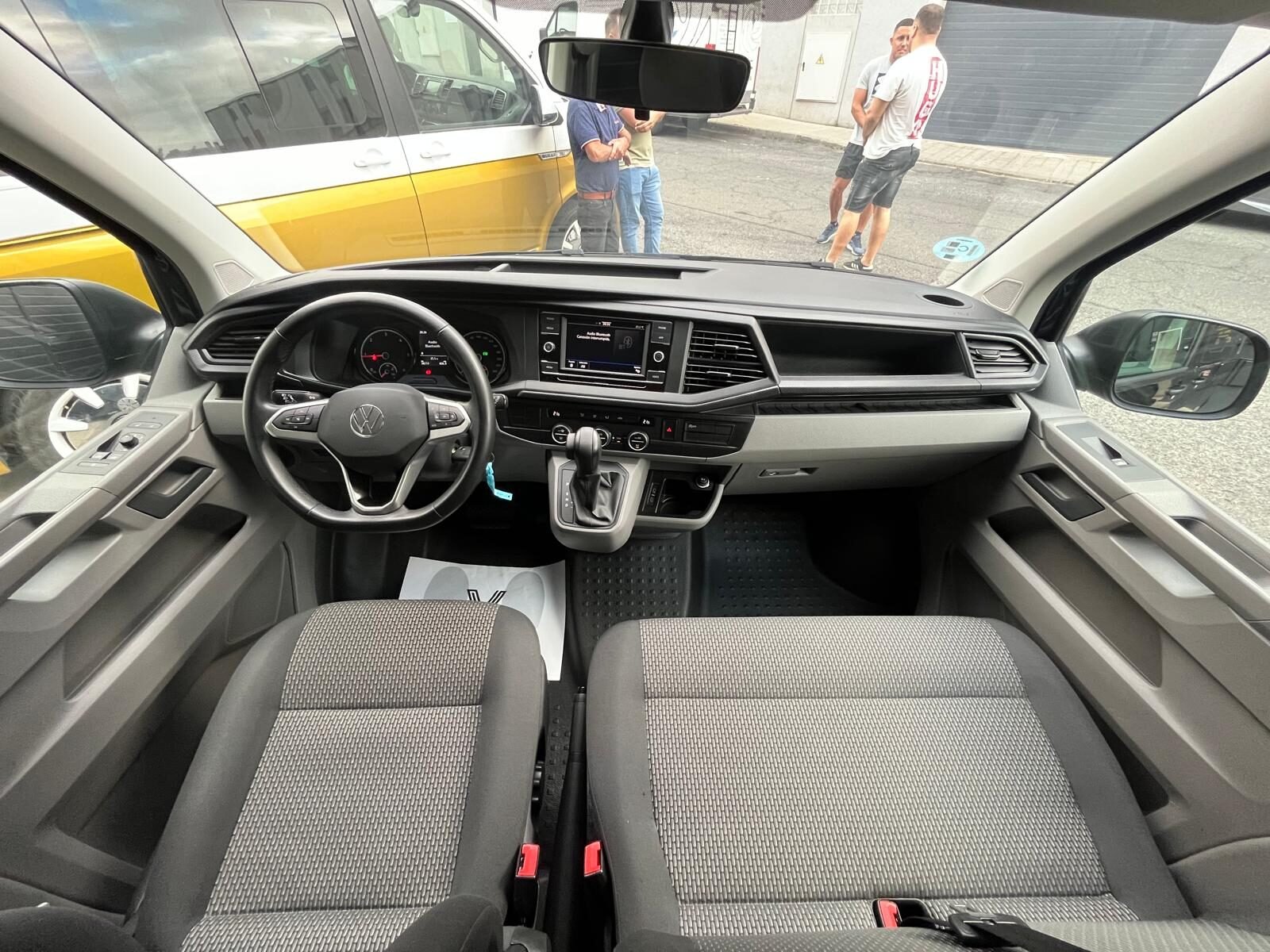 VOLKSWAGEN CARAVELLE