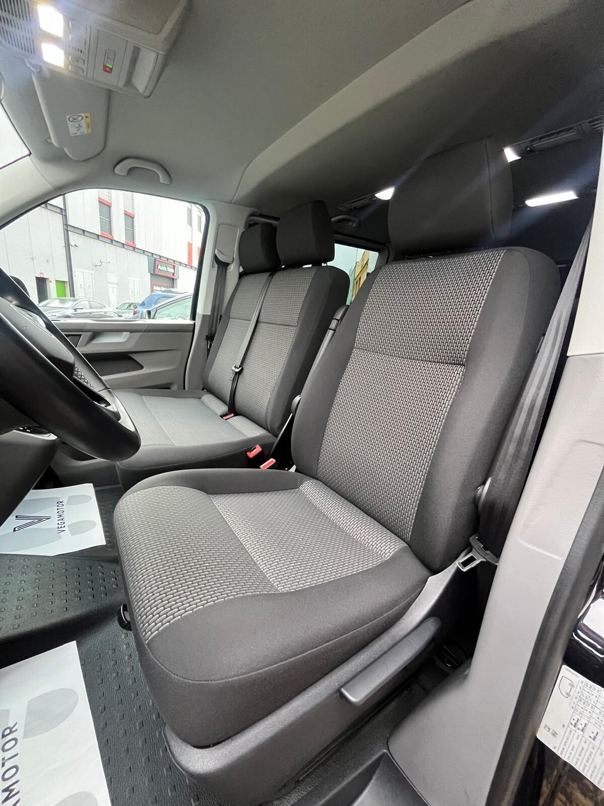VOLKSWAGEN CARAVELLE