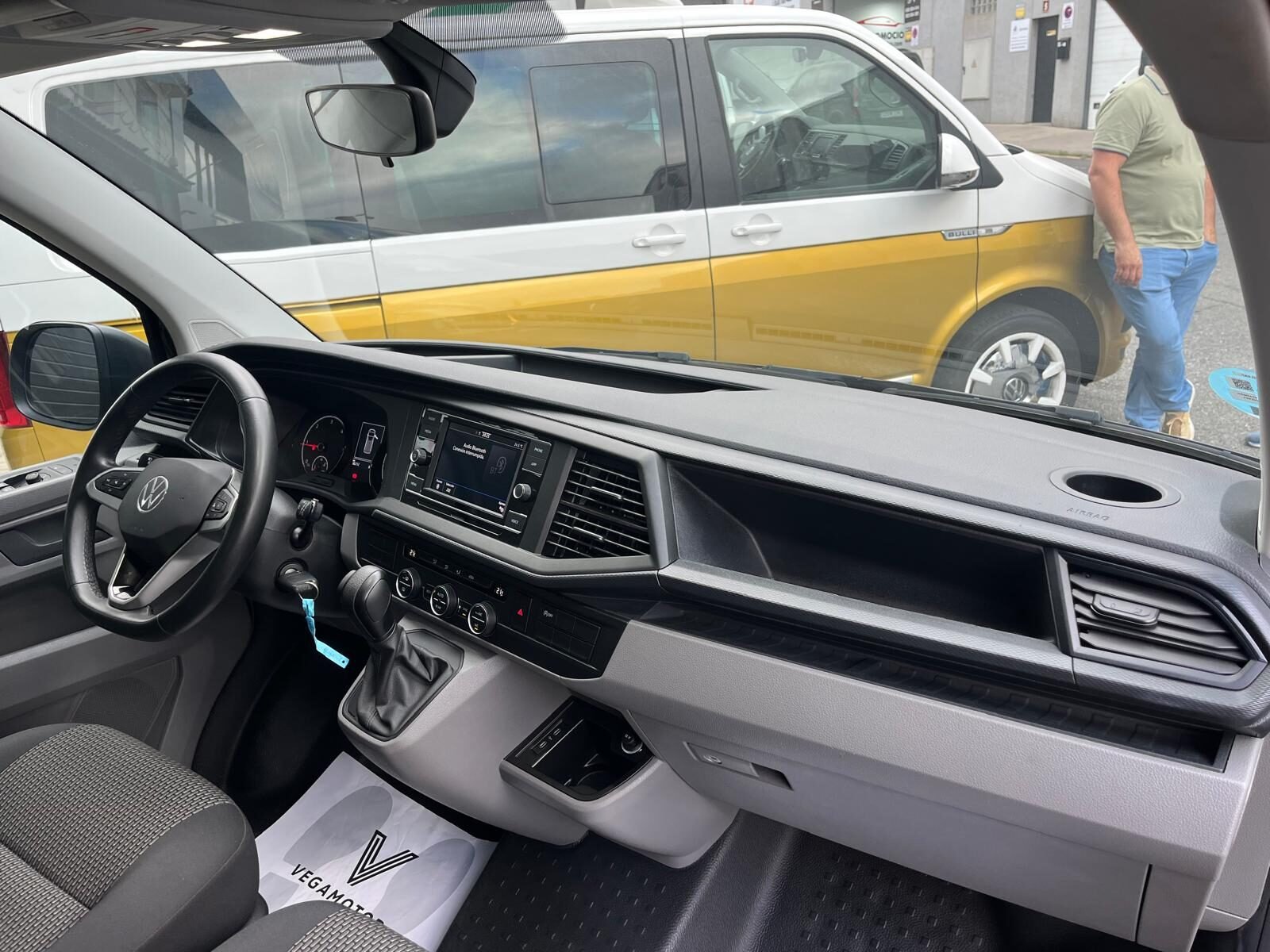 VOLKSWAGEN CARAVELLE