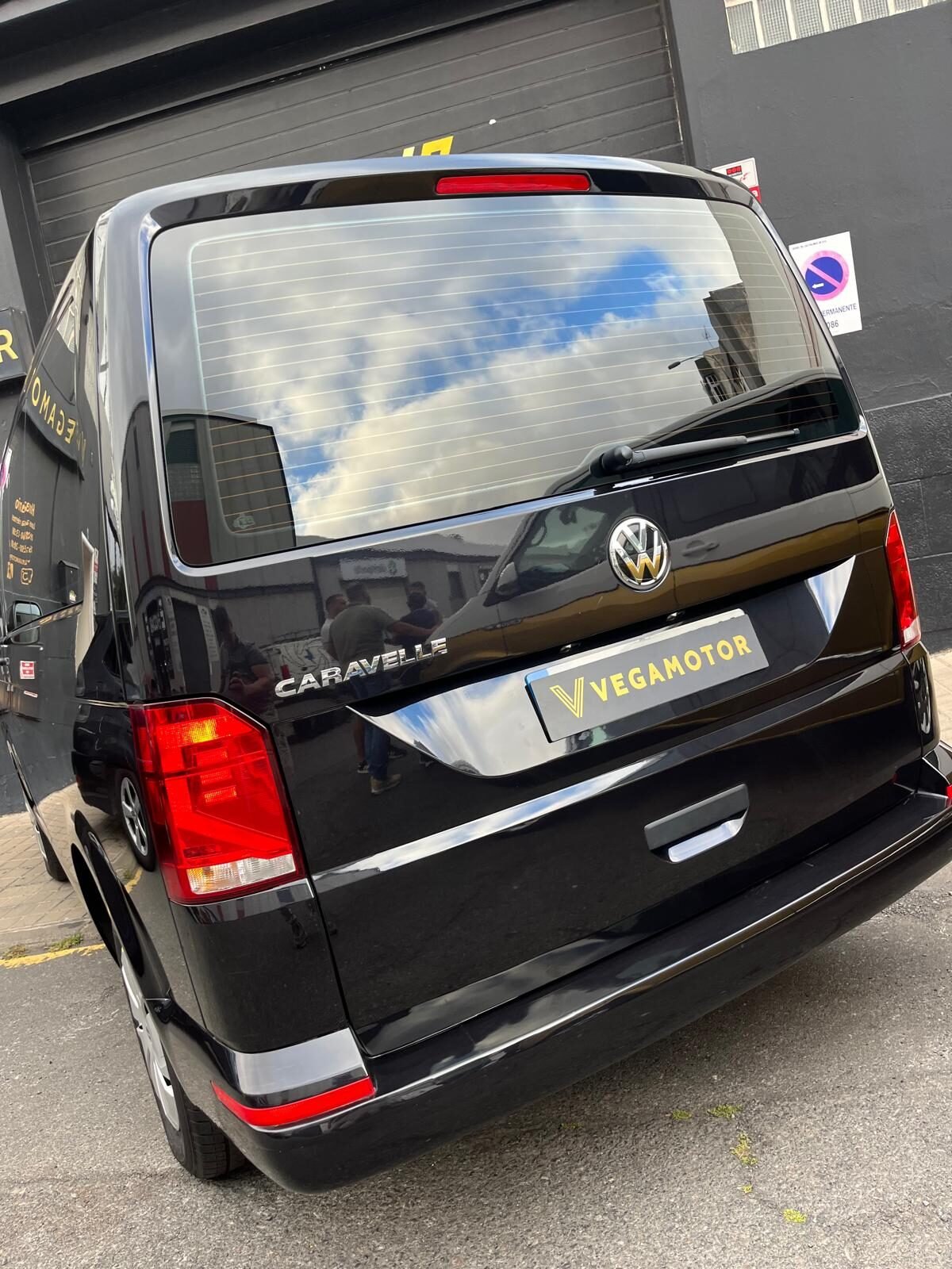 VOLKSWAGEN CARAVELLE