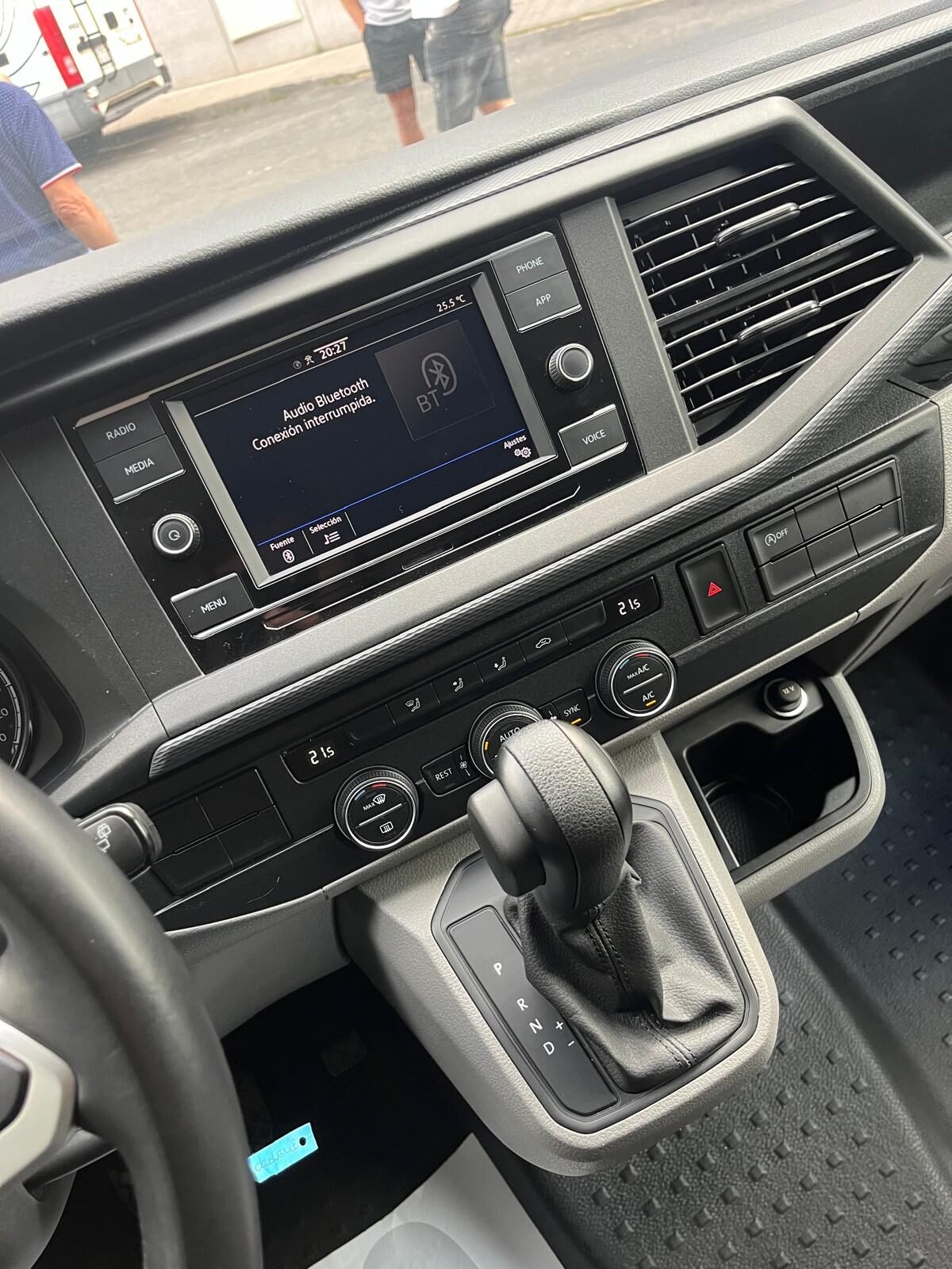 VOLKSWAGEN CARAVELLE