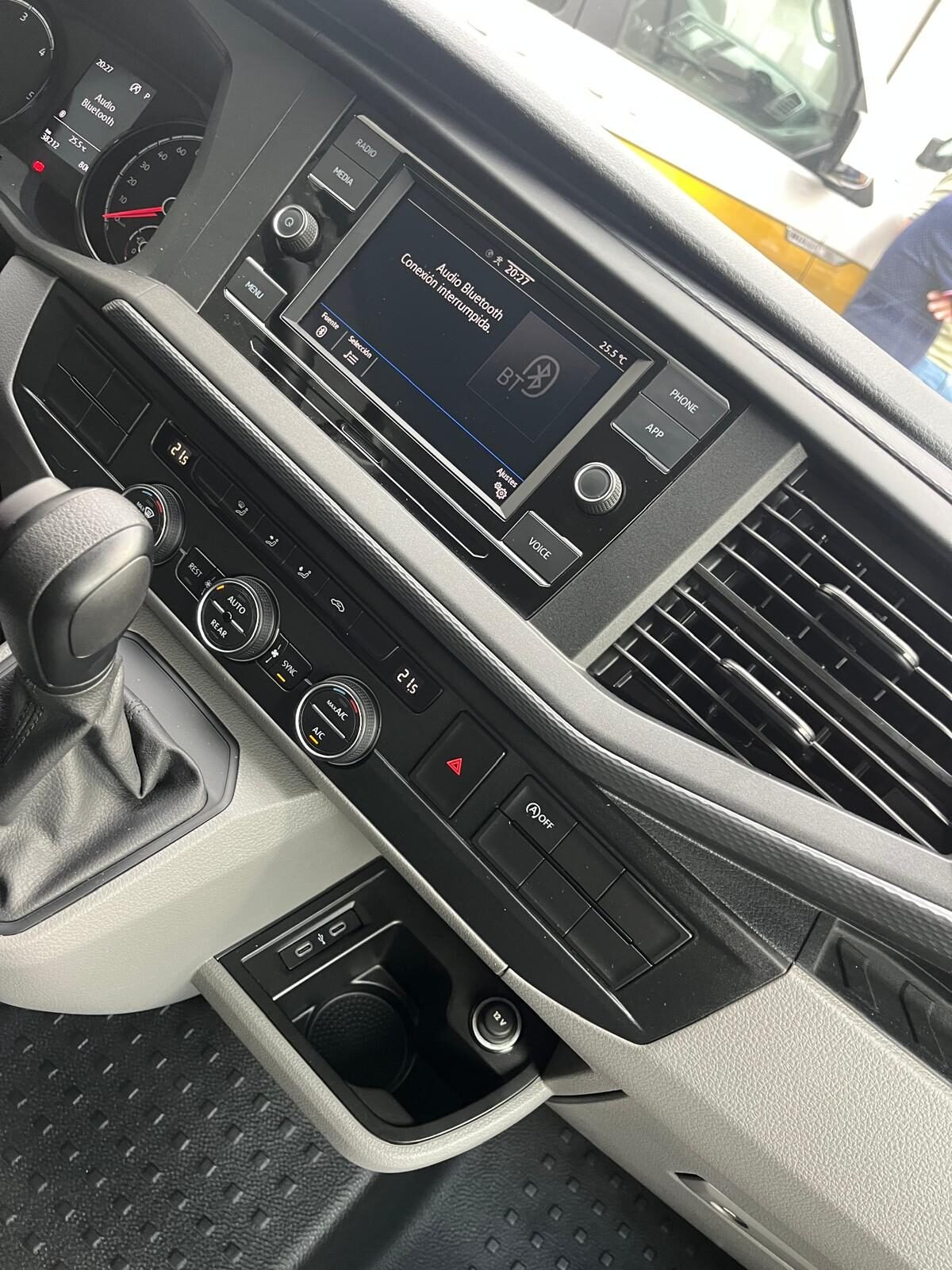 VOLKSWAGEN CARAVELLE