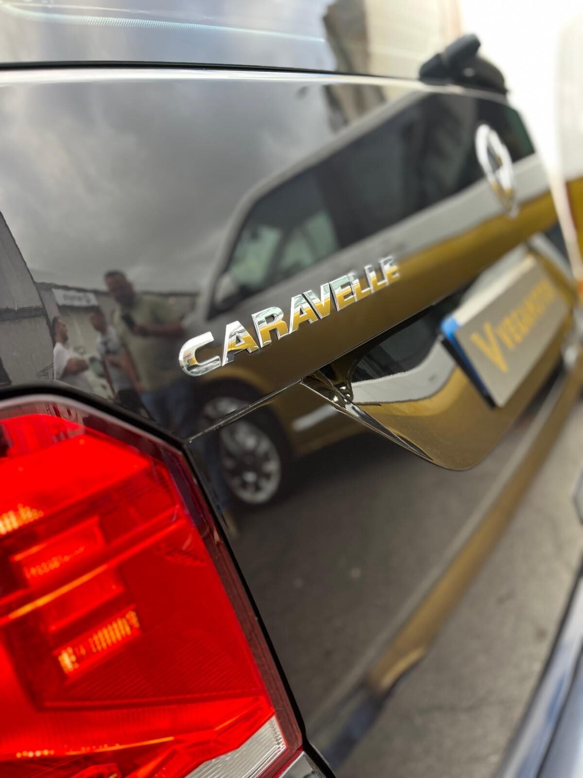 VOLKSWAGEN CARAVELLE