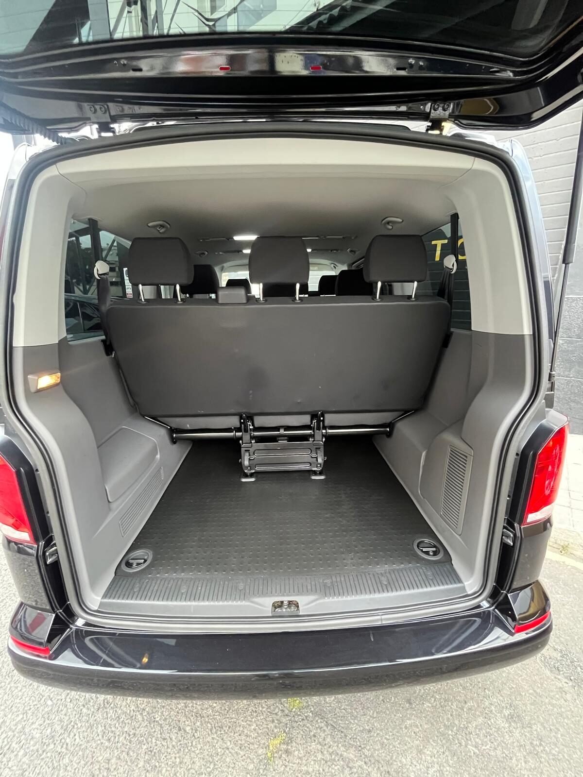 VOLKSWAGEN CARAVELLE