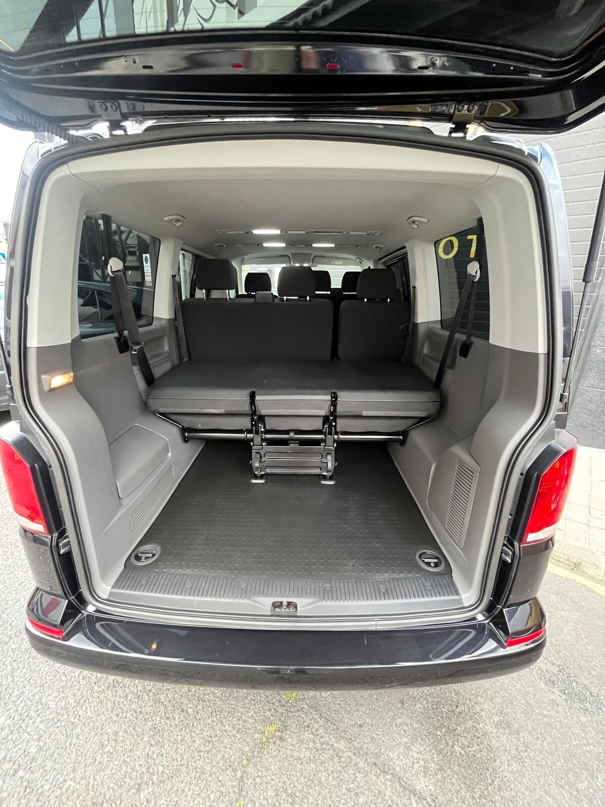 VOLKSWAGEN CARAVELLE