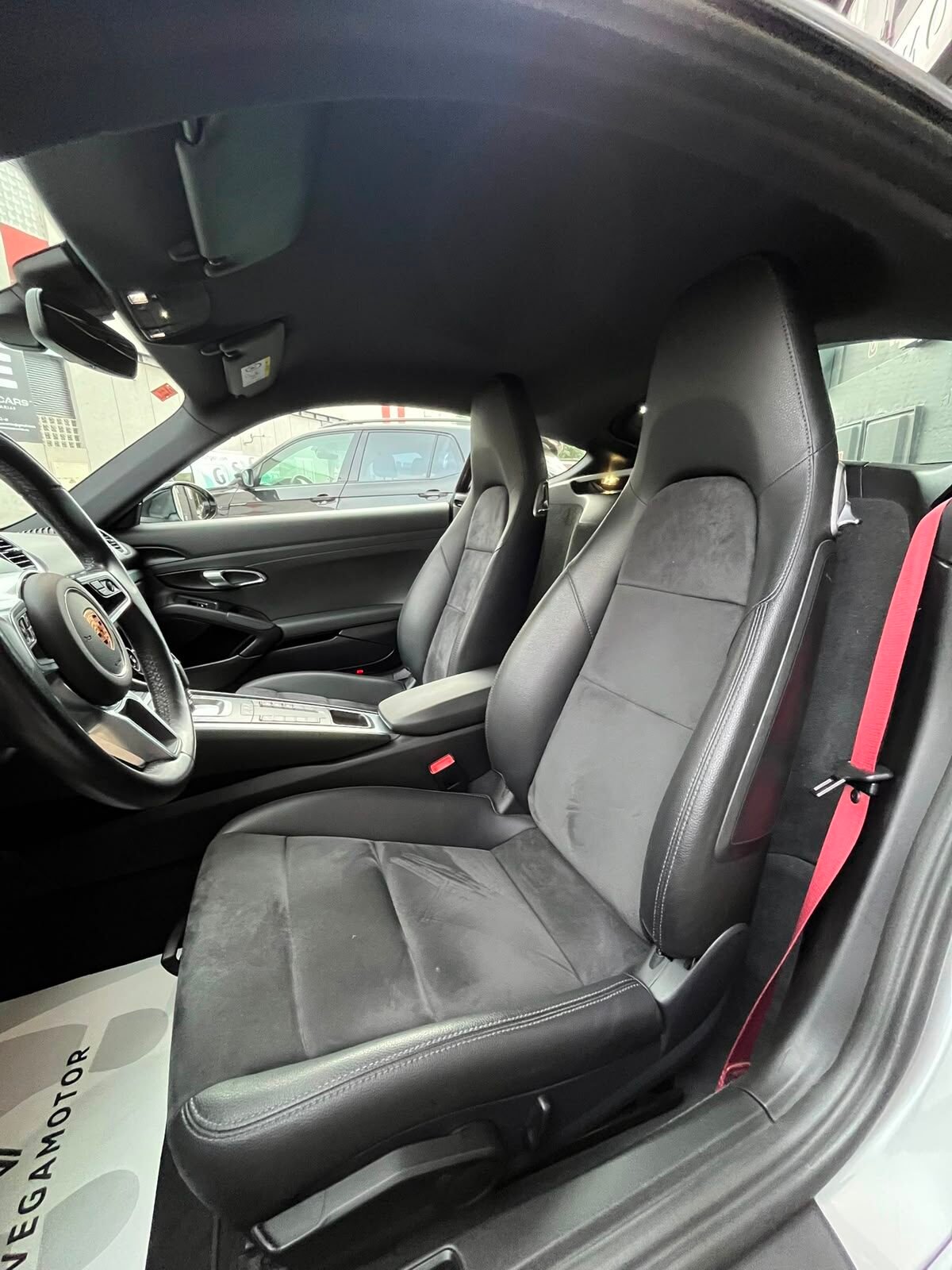 PORSCHE 718 Cayman
