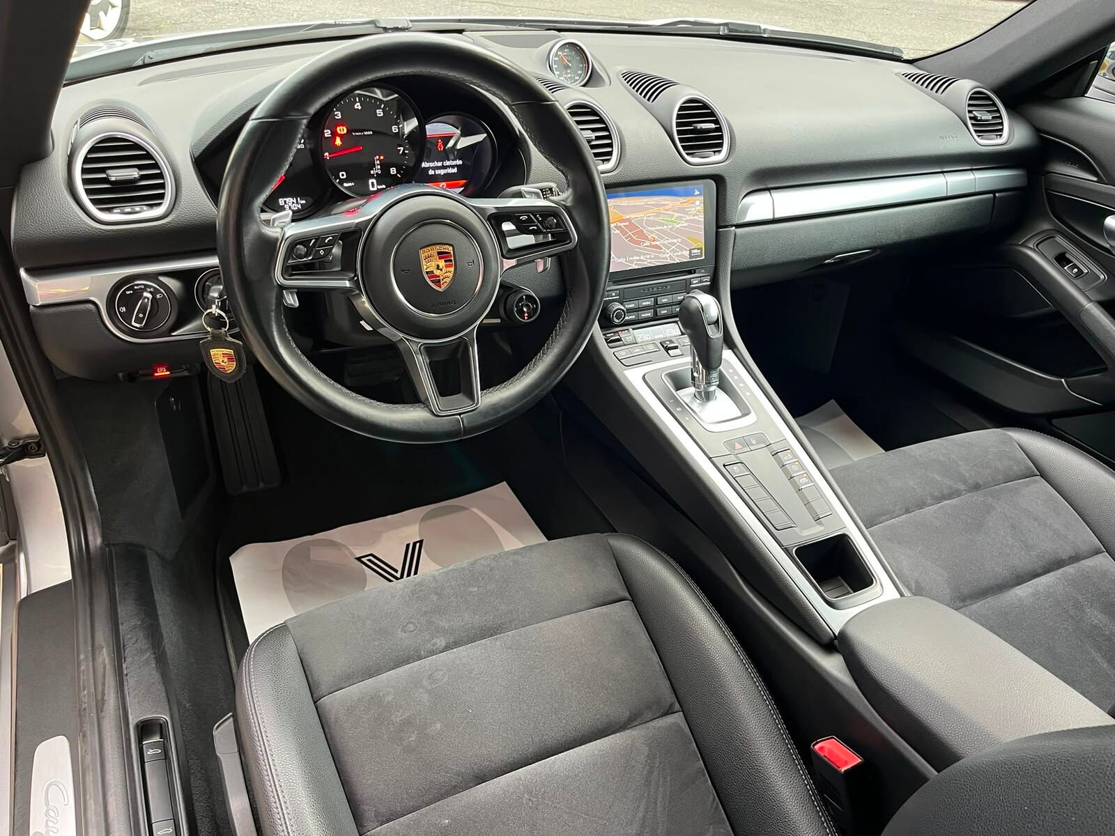 PORSCHE 718 Cayman
