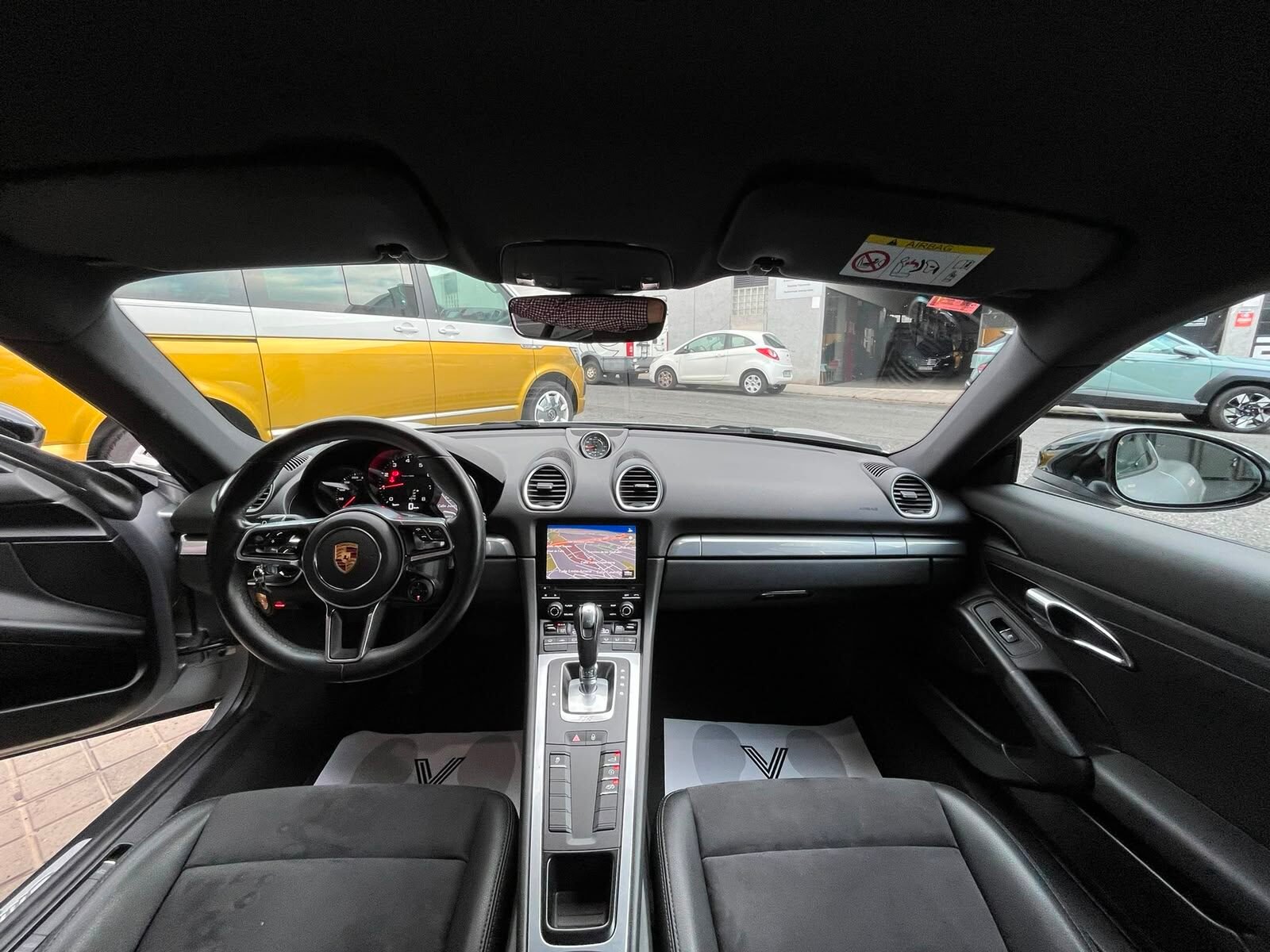 PORSCHE 718 Cayman