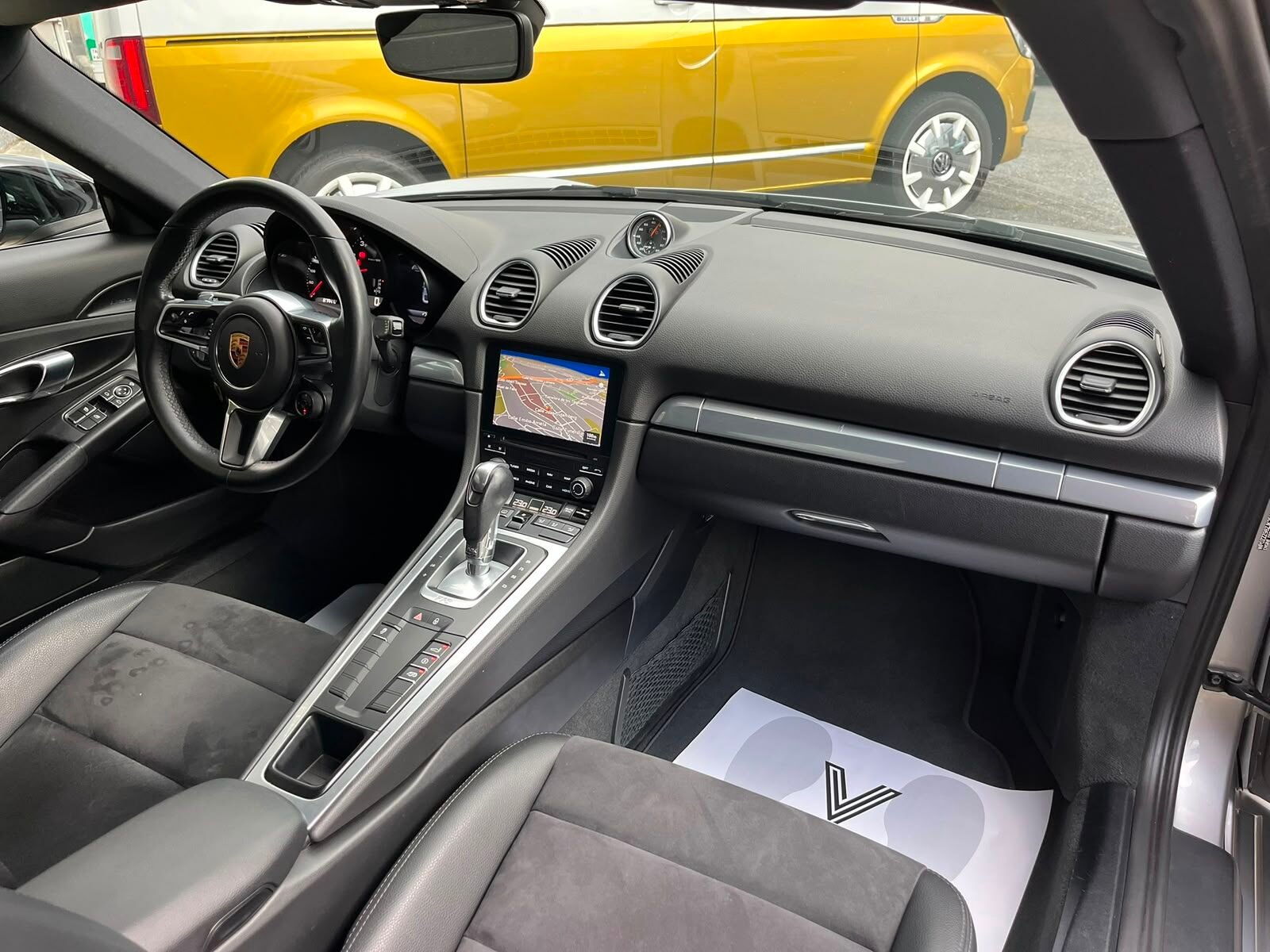 PORSCHE 718 Cayman