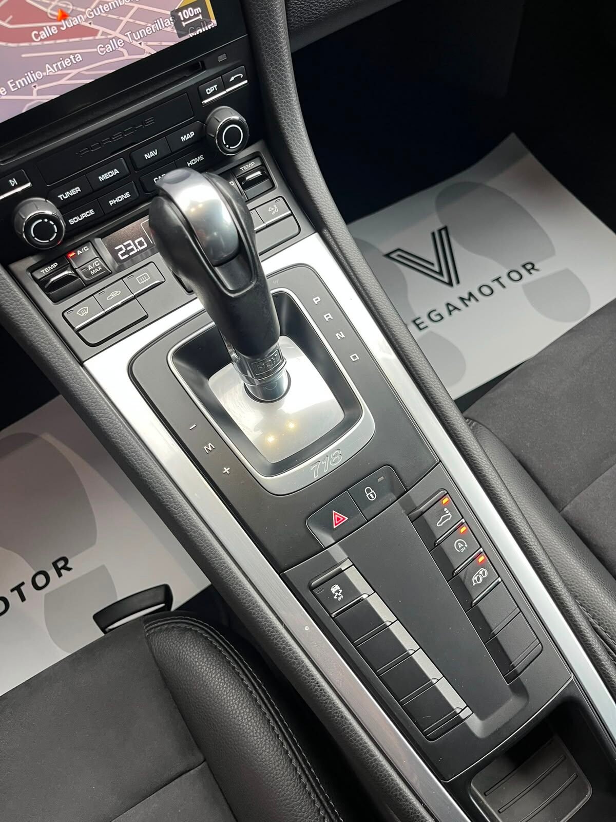 PORSCHE 718 Cayman