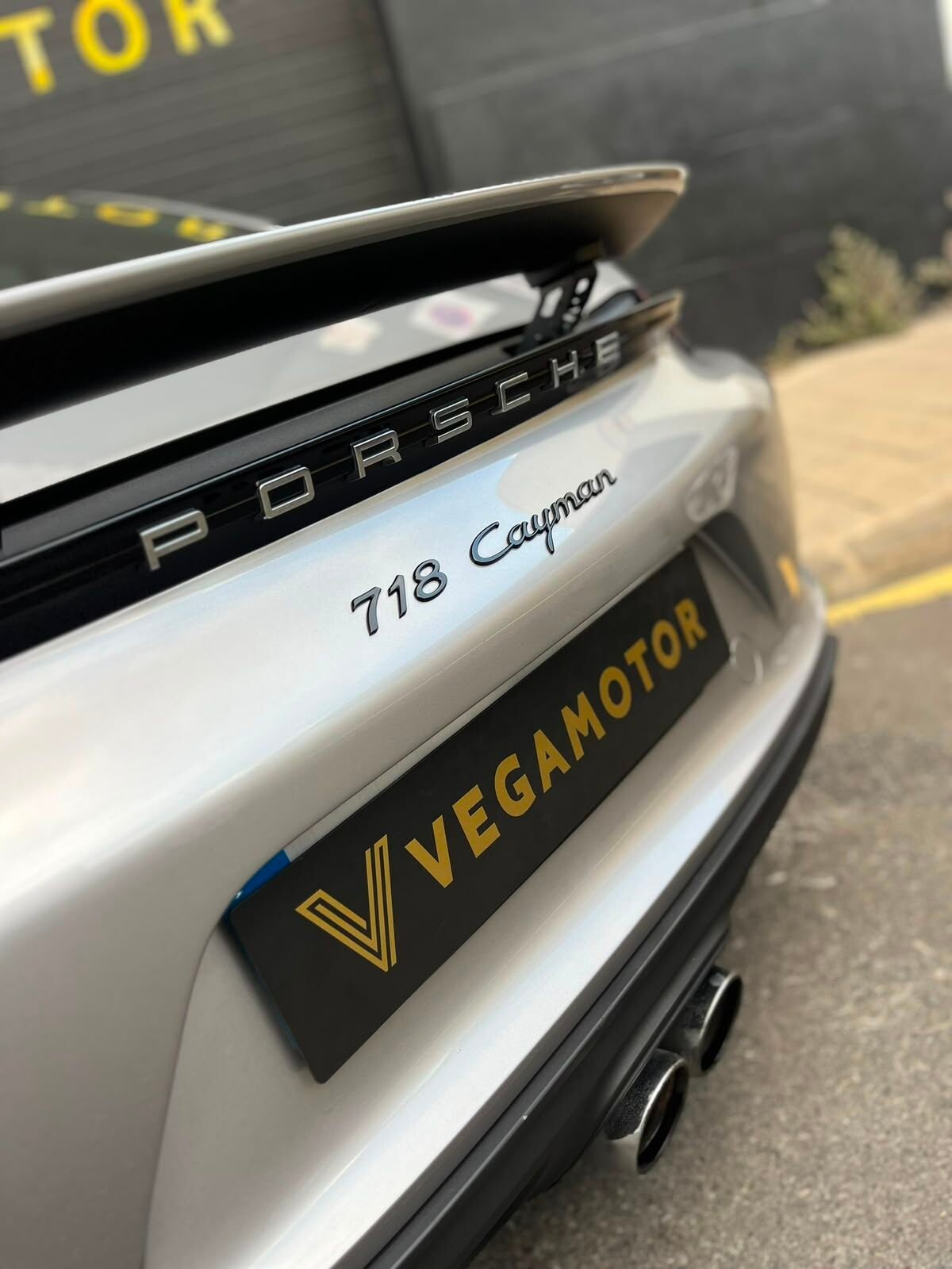 PORSCHE 718 Cayman