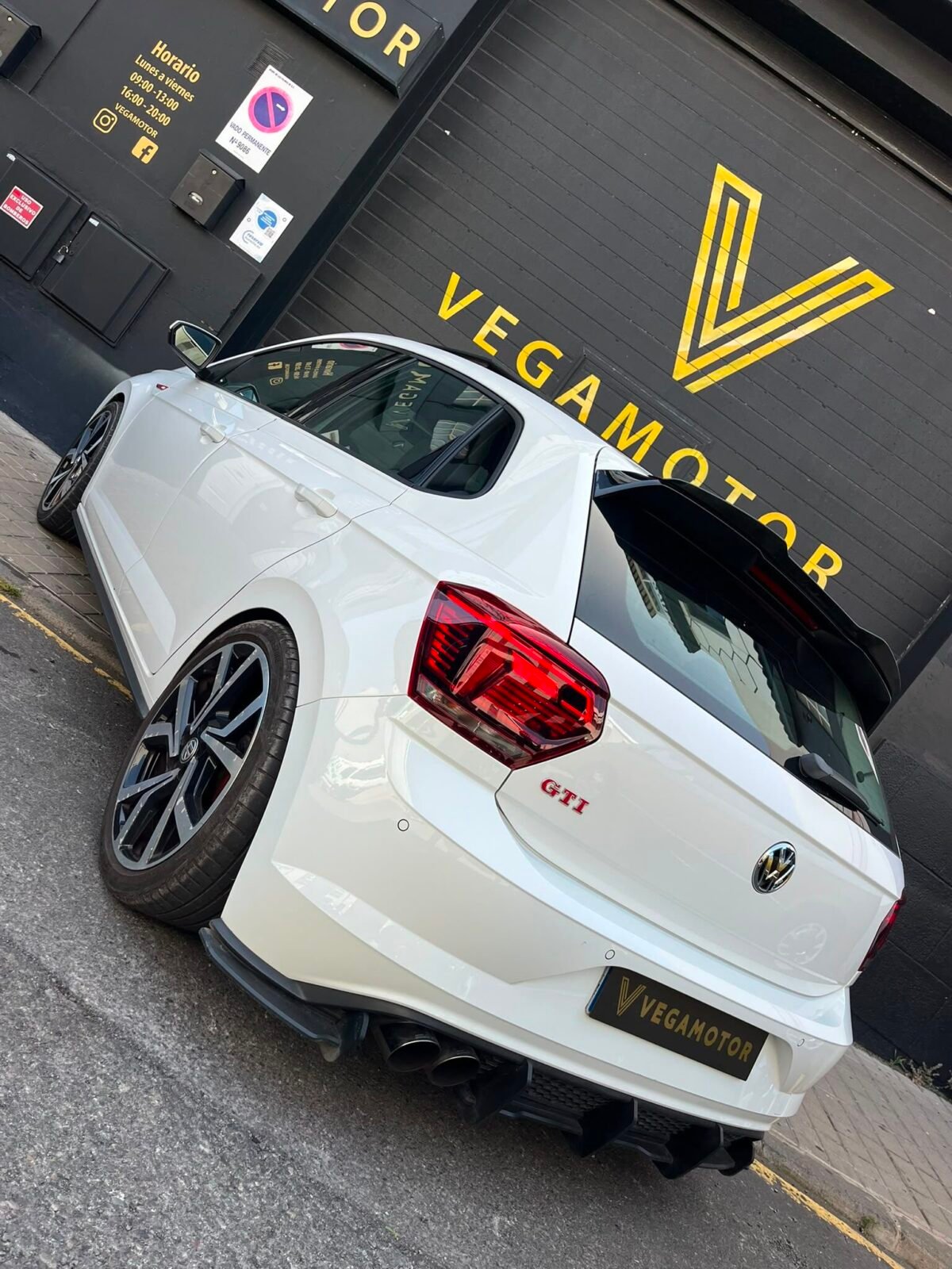 VOLKSWAGEN POLO GTI