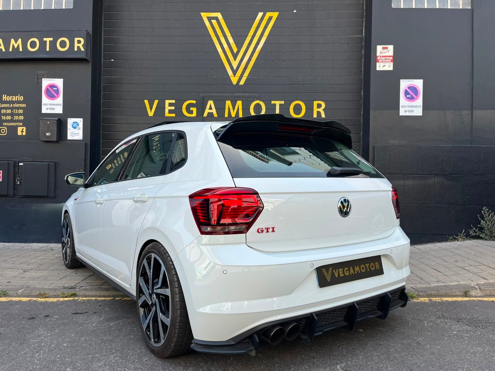 VOLKSWAGEN POLO GTI