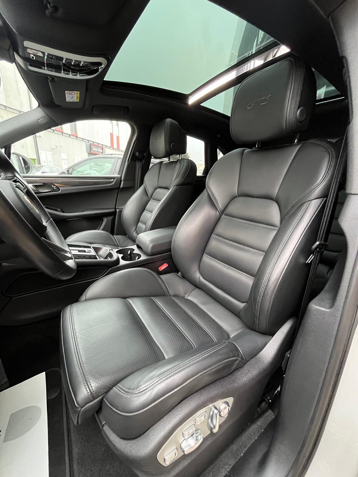 PORSCHE Macan GTS