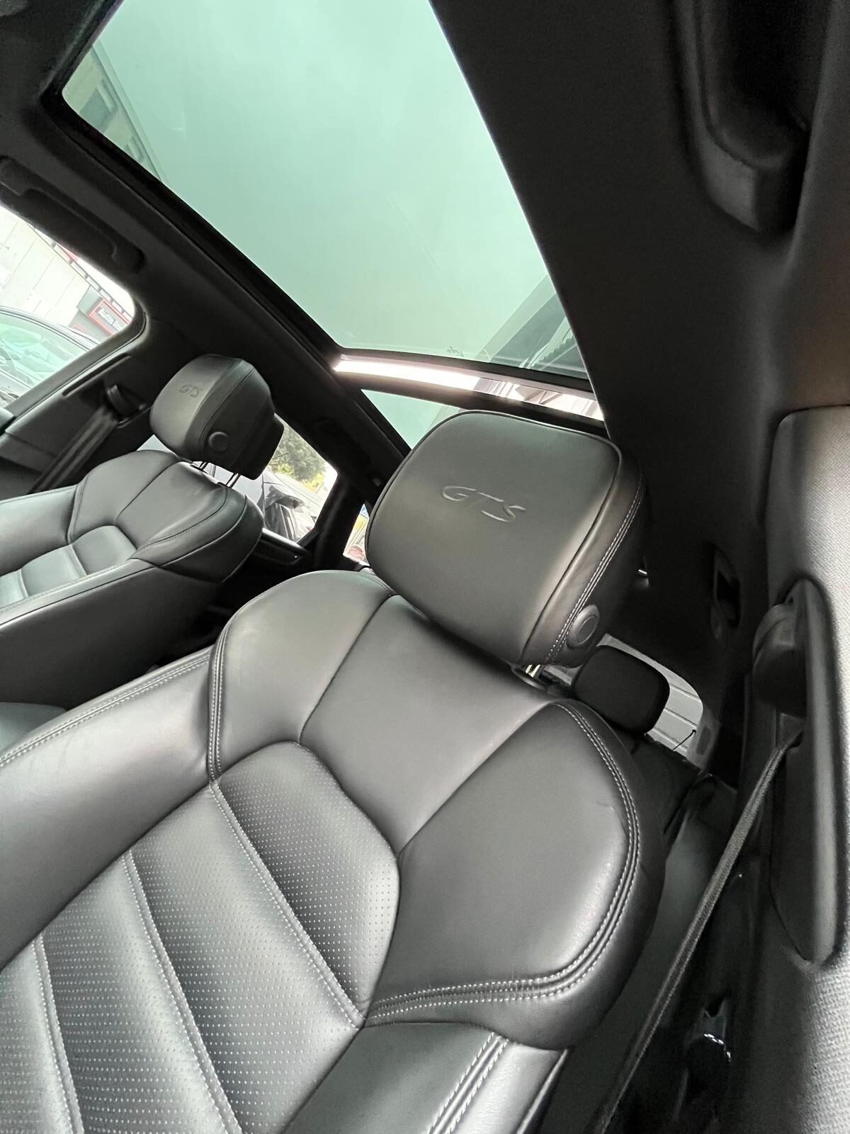 PORSCHE Macan GTS