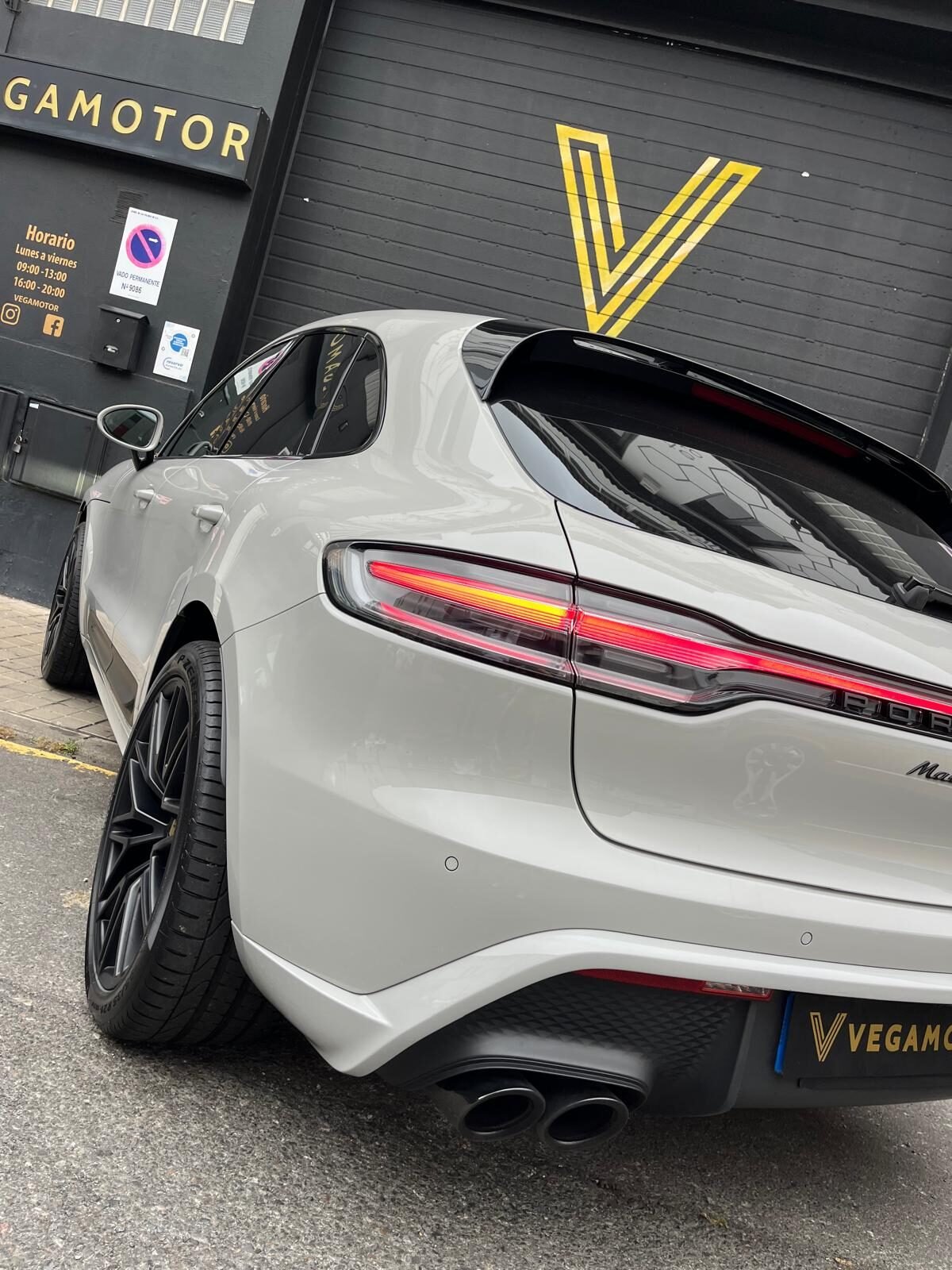 PORSCHE Macan GTS