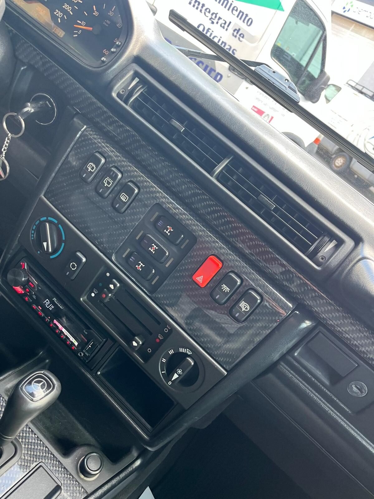 MERCEDES-BENZ CLASE G 300TD STW SWB