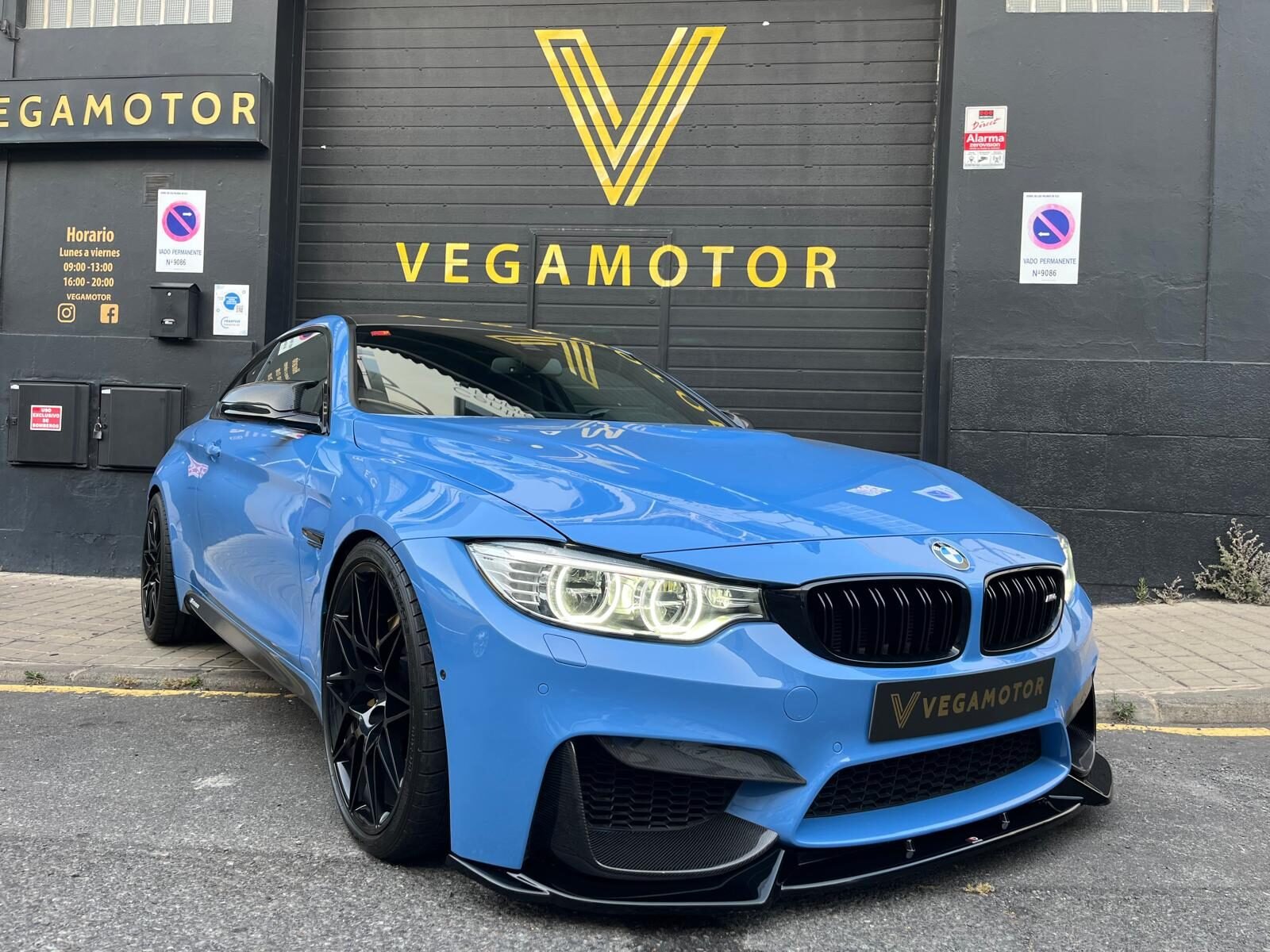 BMW M4 COMPETITION