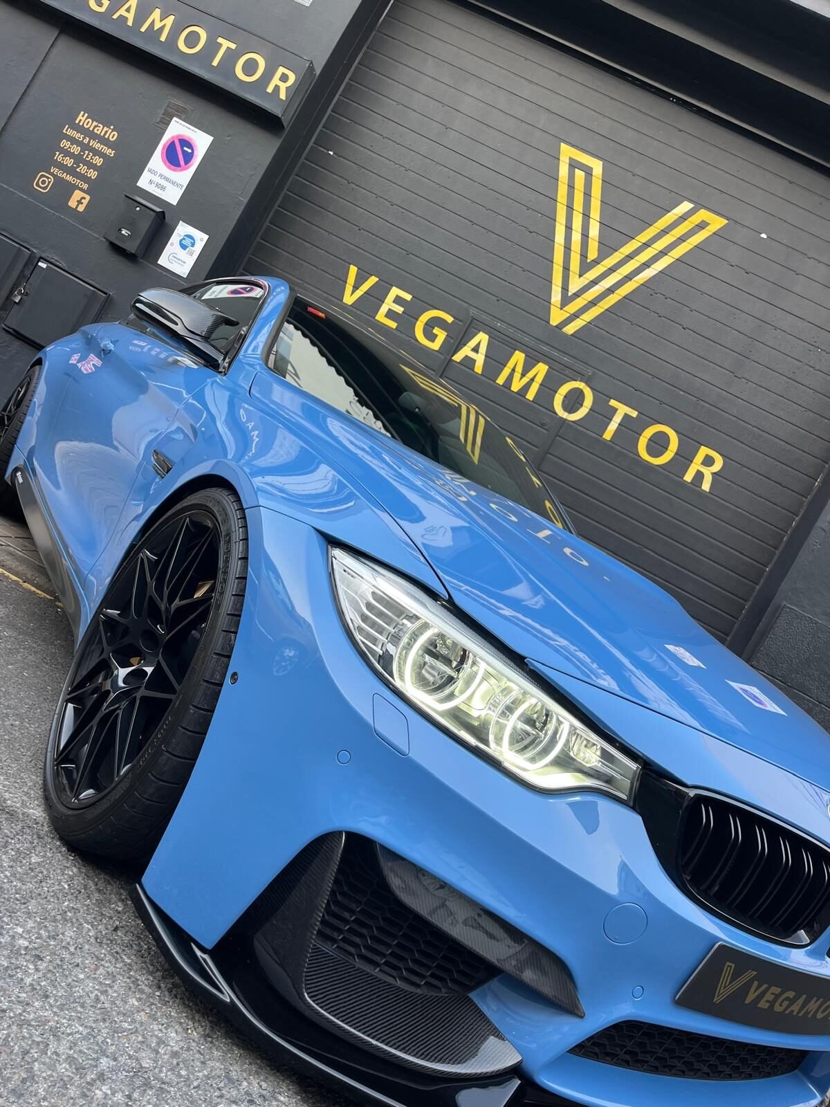 BMW M4 COMPETITION