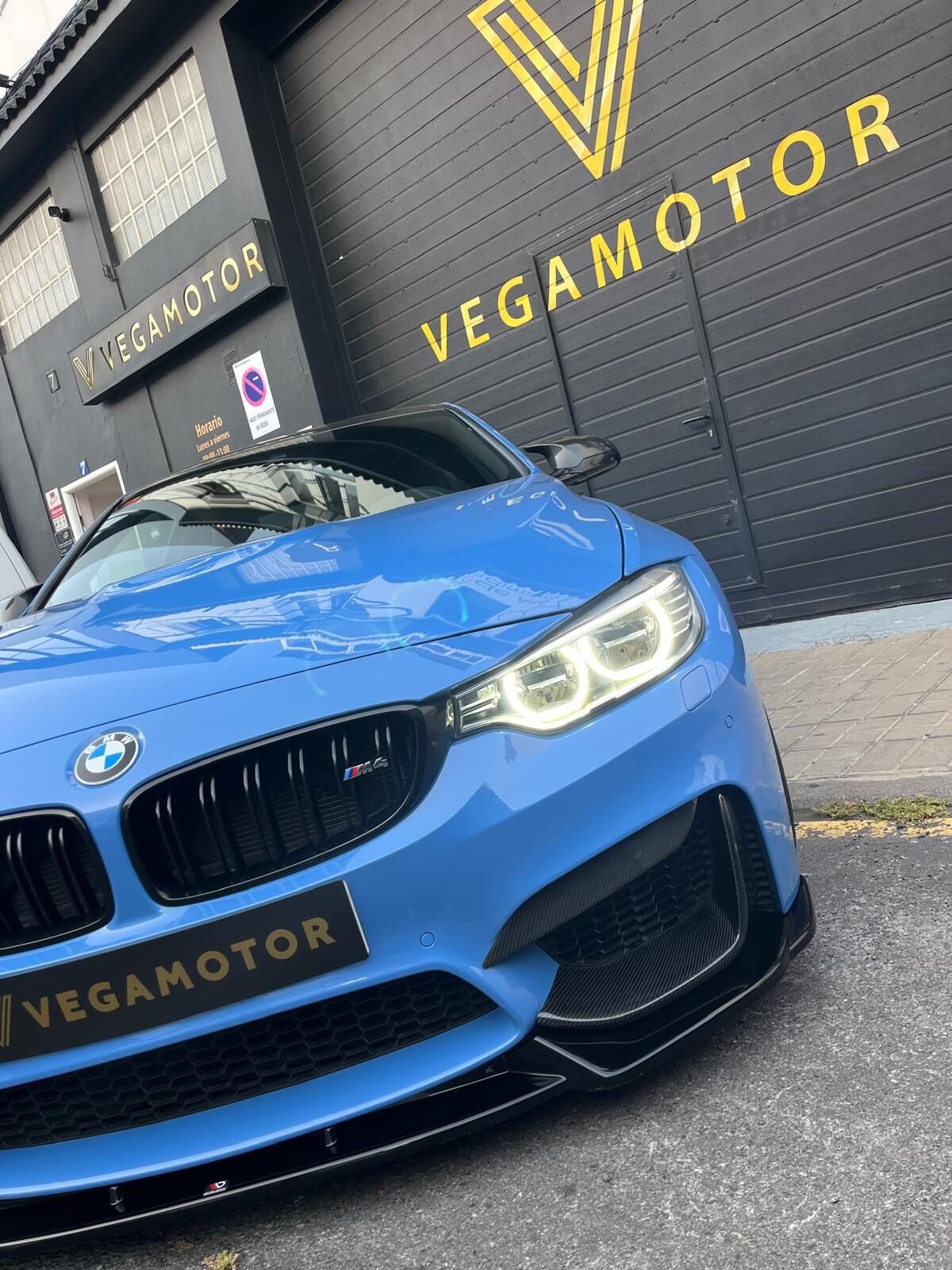 BMW M4 COMPETITION