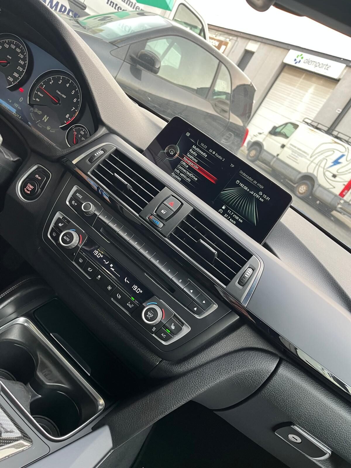 BMW M4 COMPETITION