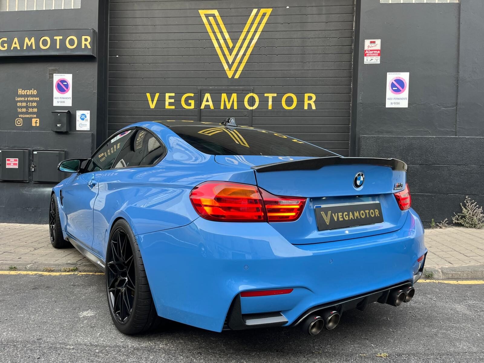 BMW M4 COMPETITION
