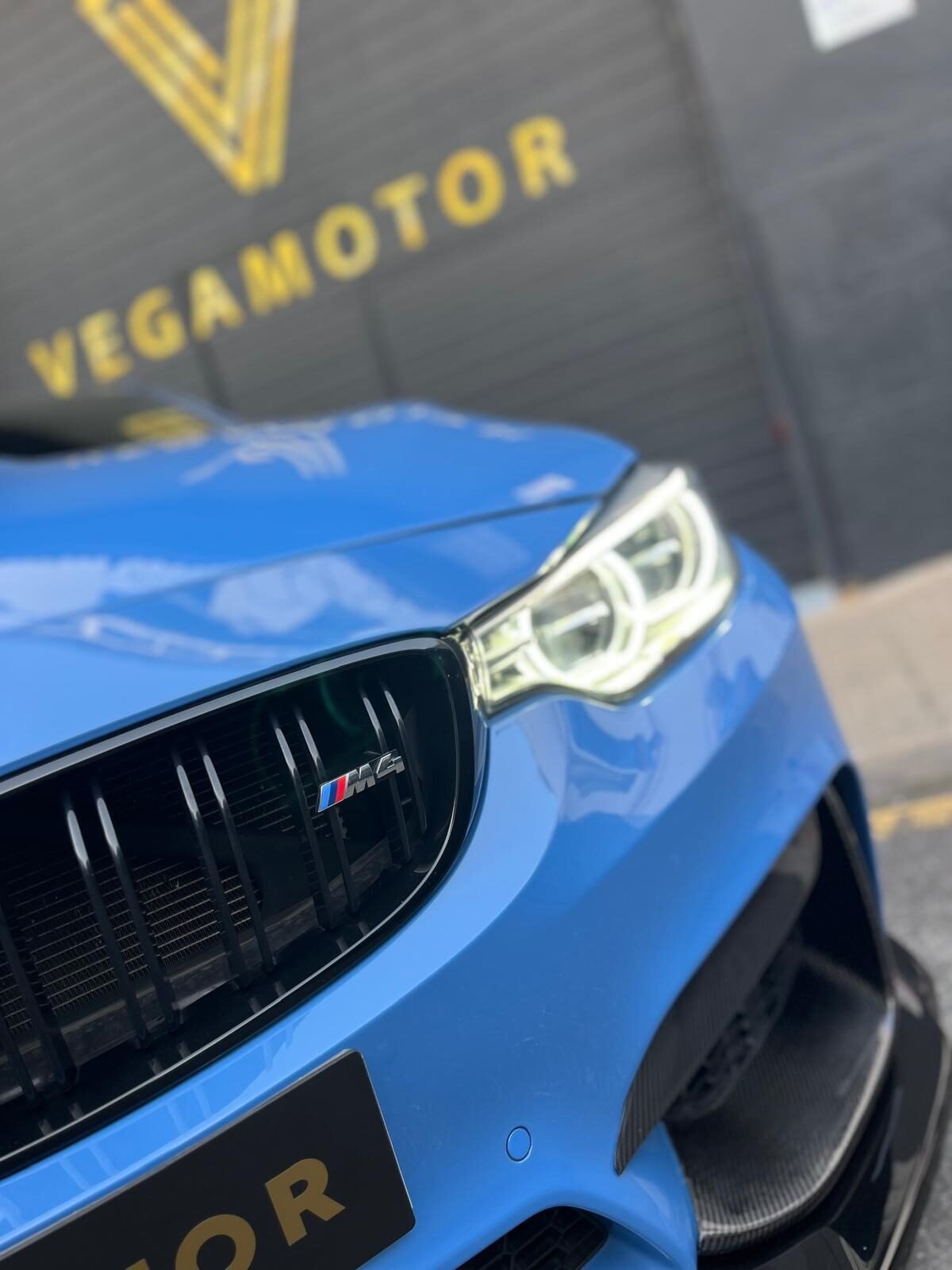 BMW M4 COMPETITION