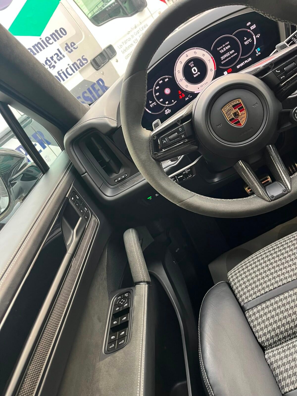 PORSCHE Cayenne COUPE GTS