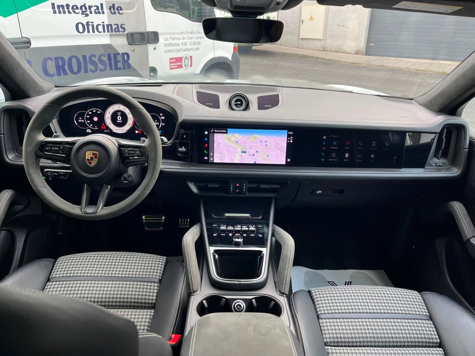 PORSCHE Cayenne COUPE GTS