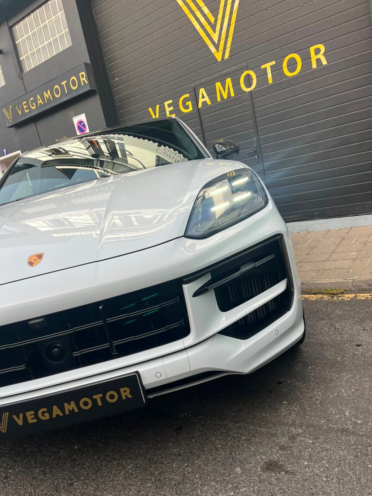 PORSCHE Cayenne COUPE GTS