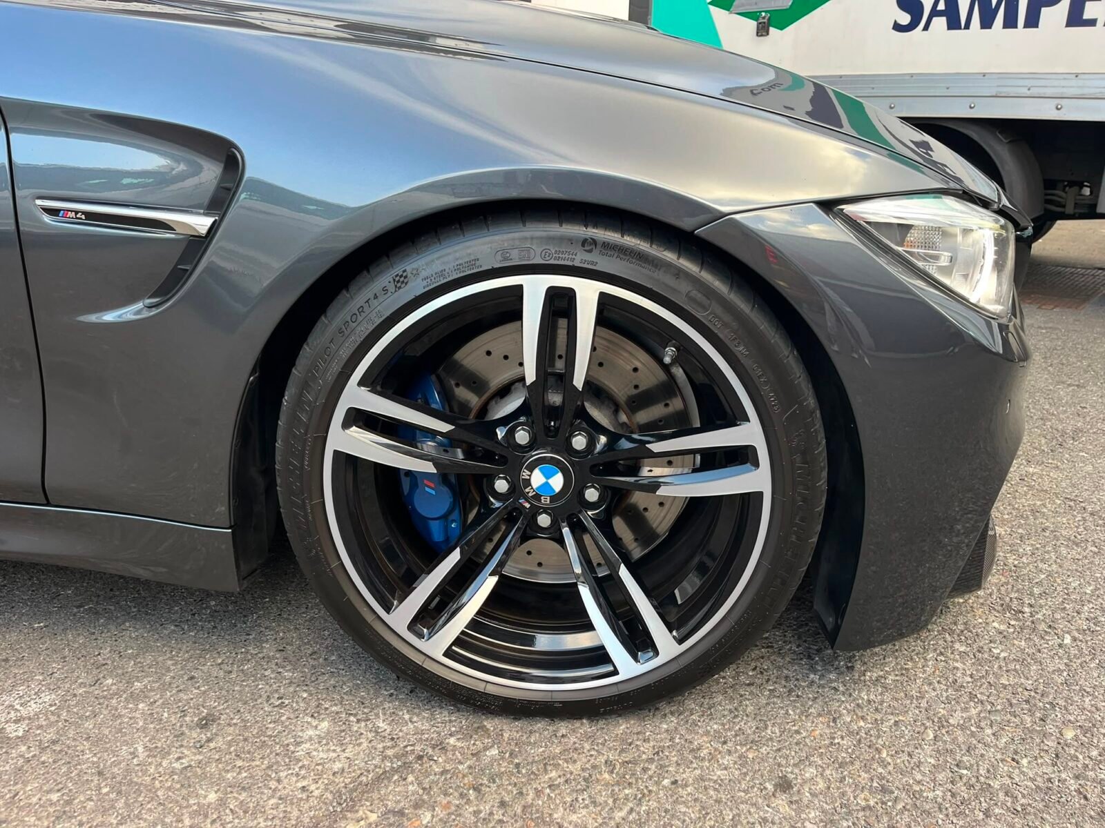 BMW M4 coupe