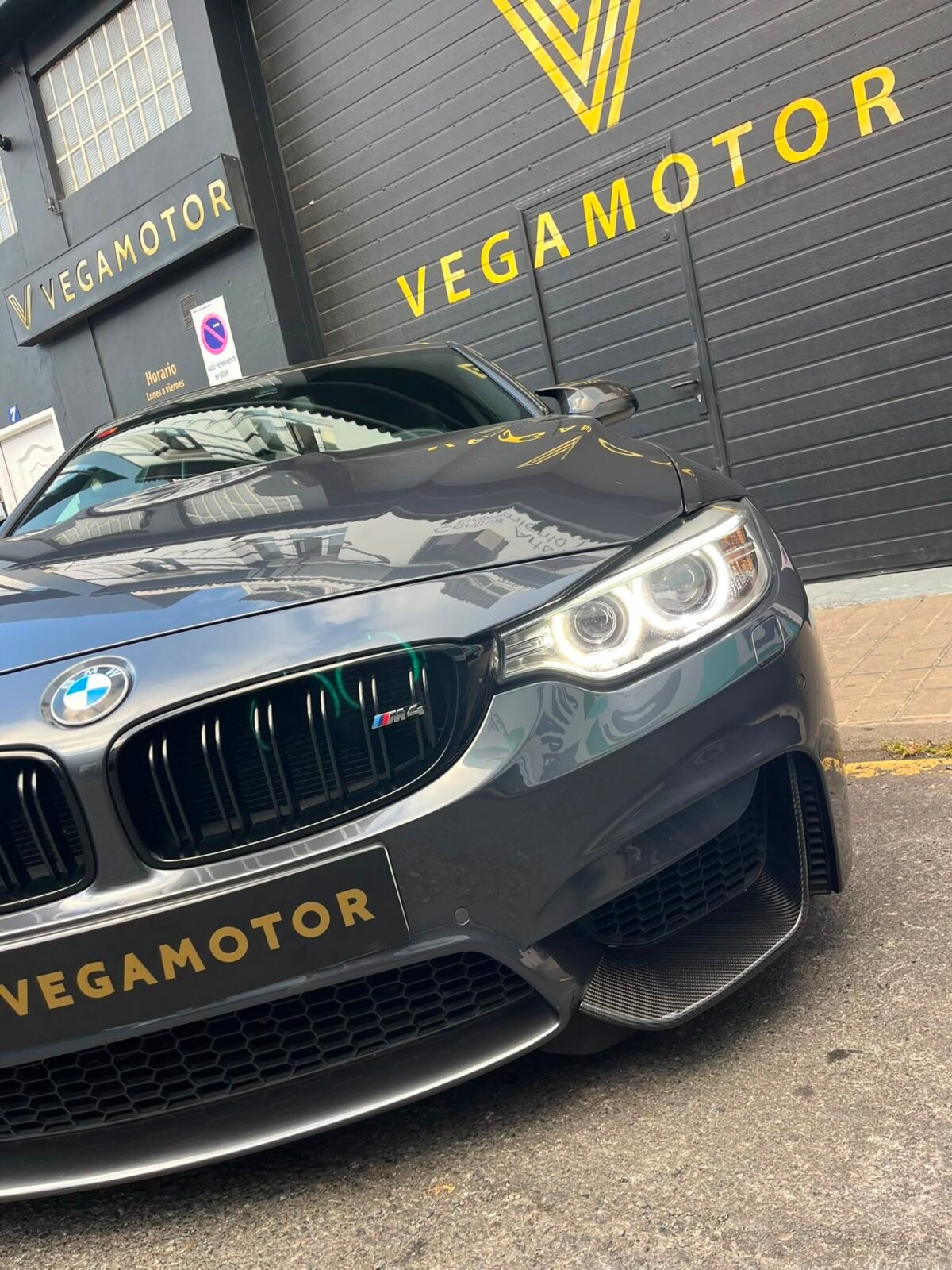 BMW M4 coupe