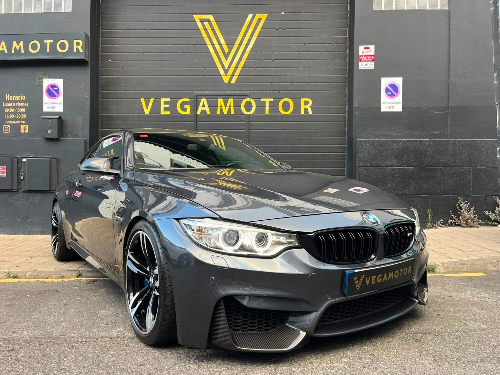 BMW M4 coupe