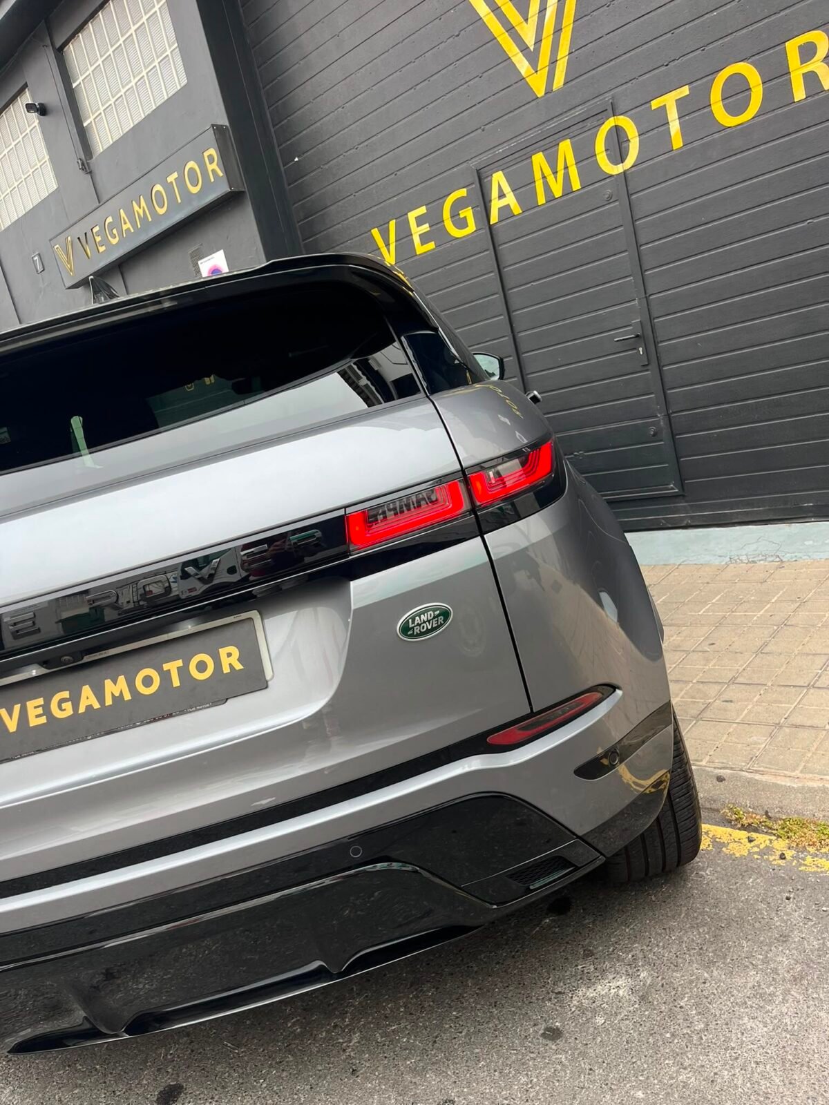LAND-ROVER RANGE ROVER EVOQUE SE P300e R DYNAMIC 