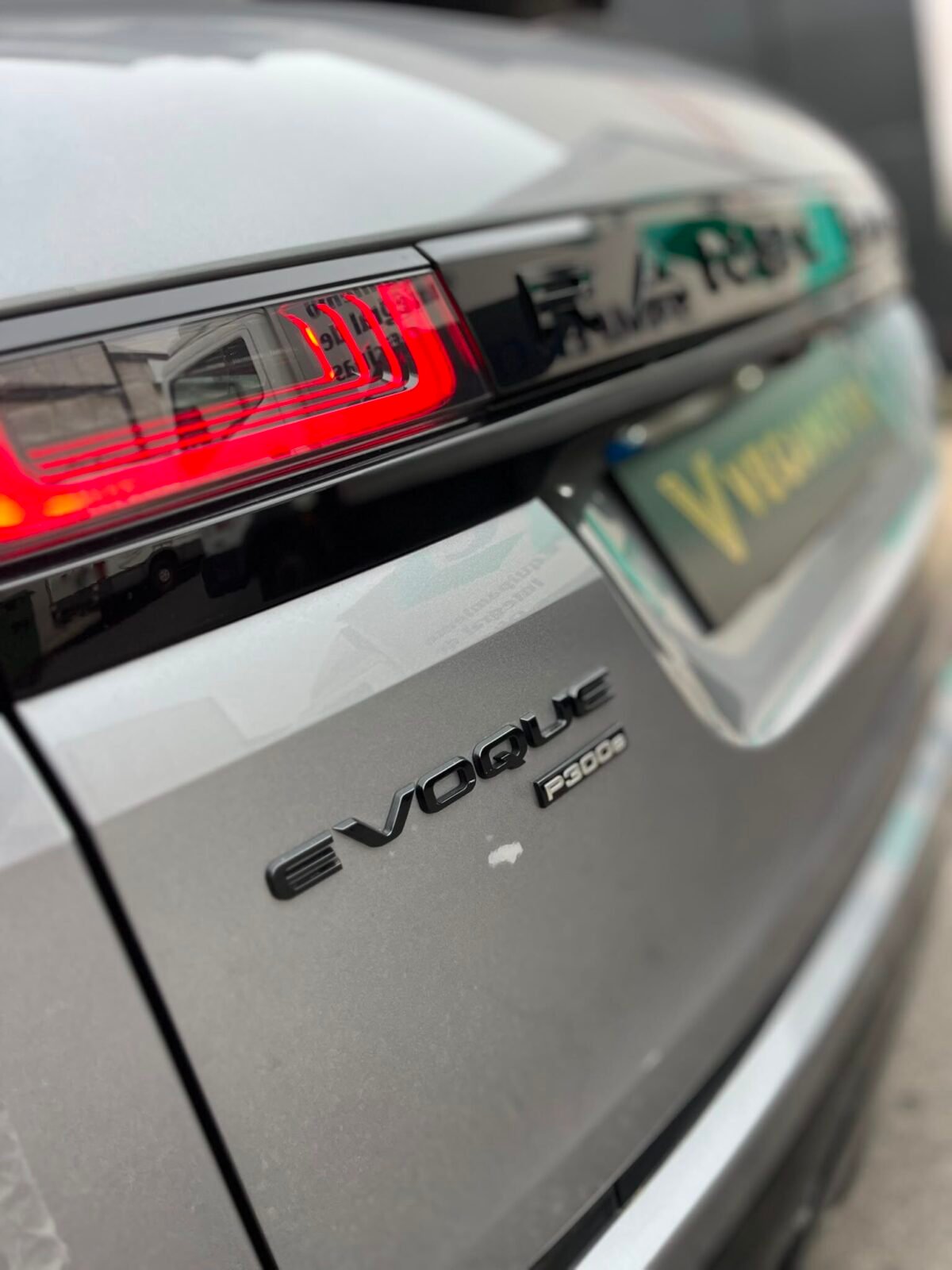 LAND-ROVER RANGE ROVER EVOQUE SE P300e R DYNAMIC 