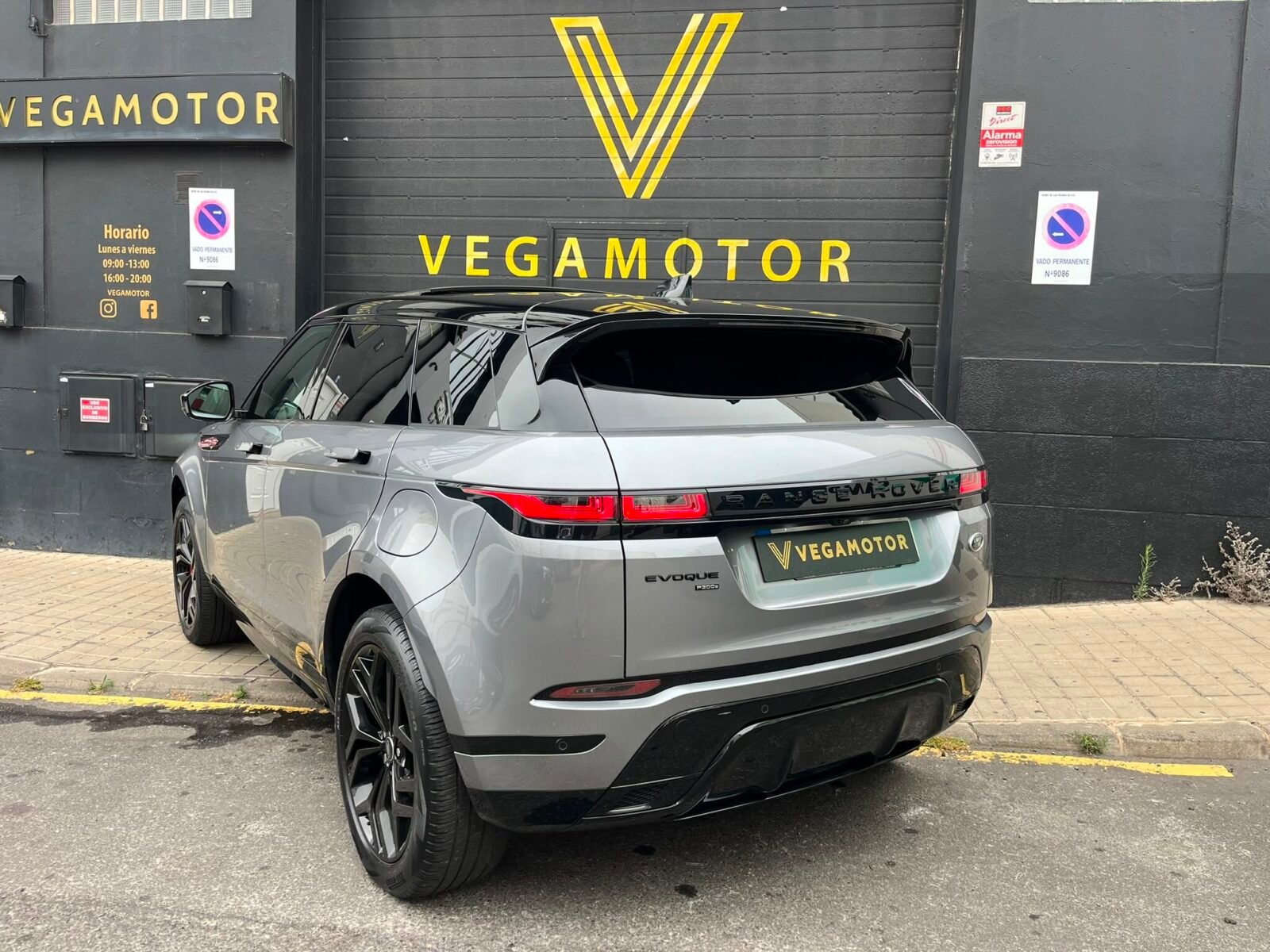 LAND-ROVER RANGE ROVER EVOQUE SE P300e R DYNAMIC 