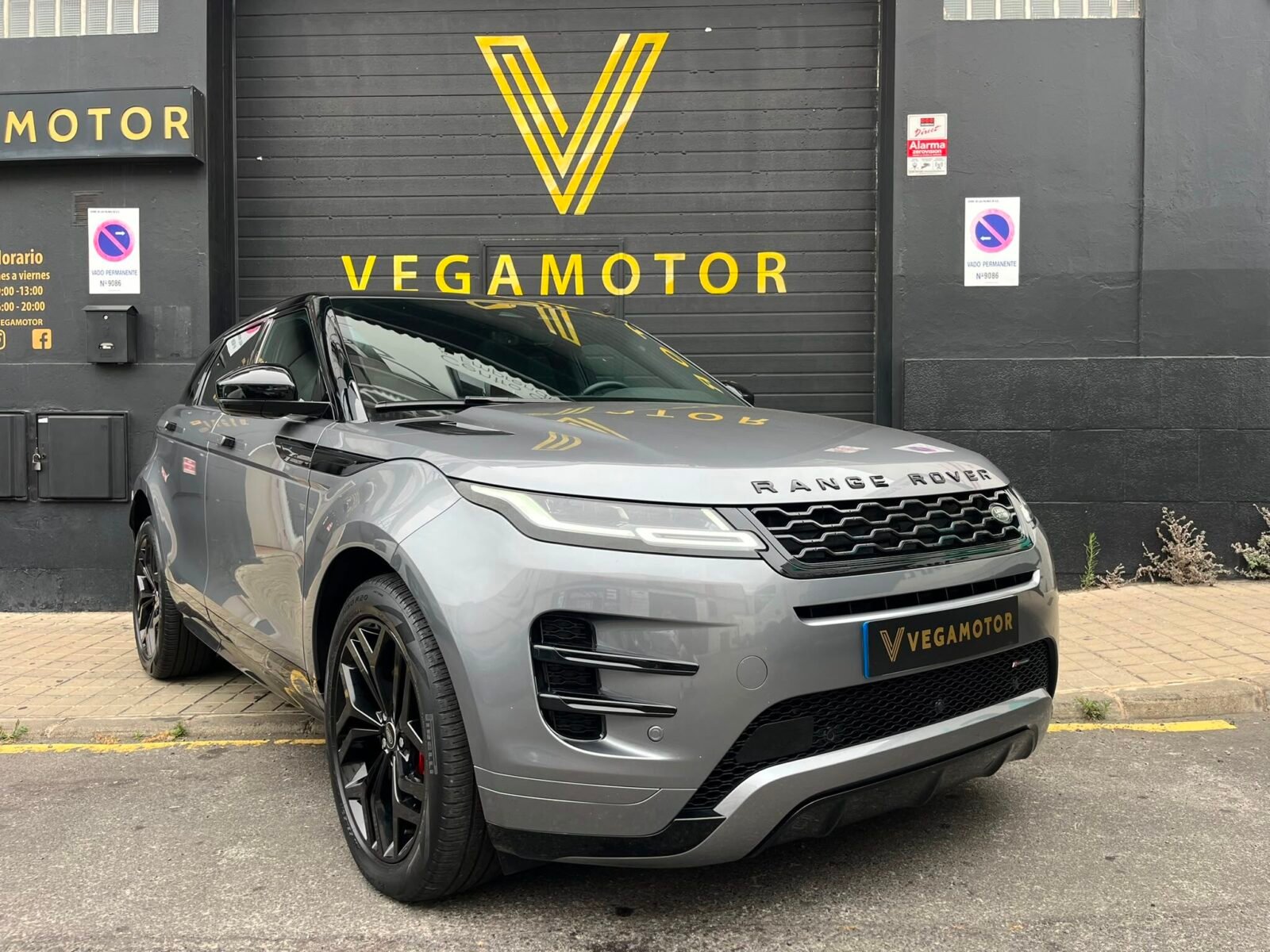 LAND-ROVER RANGE ROVER EVOQUE SE P300e R DYNAMIC 