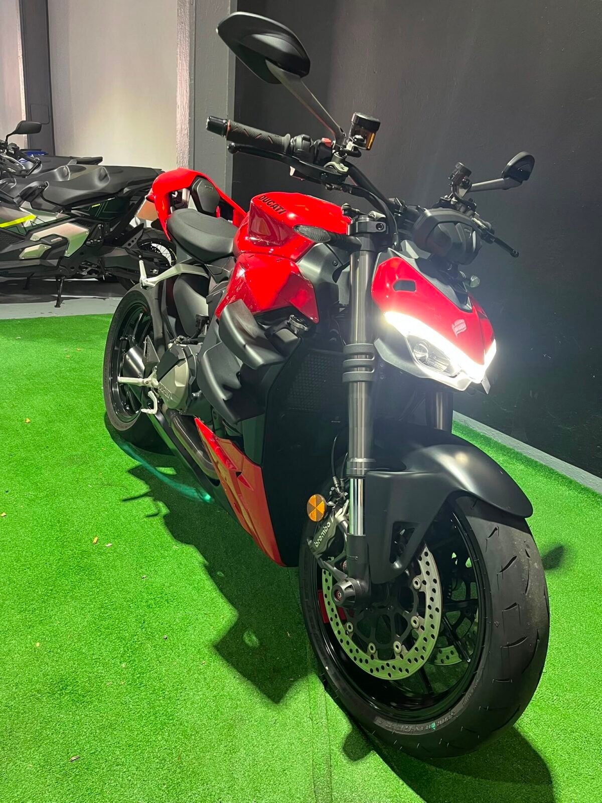 DUCATI STREETFIGTHER V2