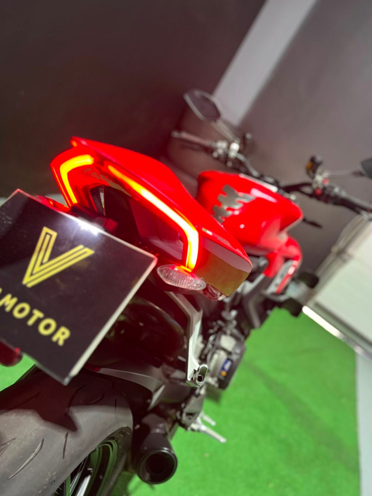 DUCATI STREETFIGTHER V2