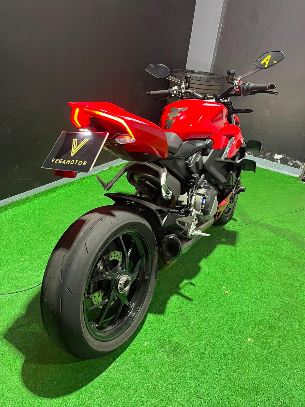 DUCATI STREETFIGTHER V2
