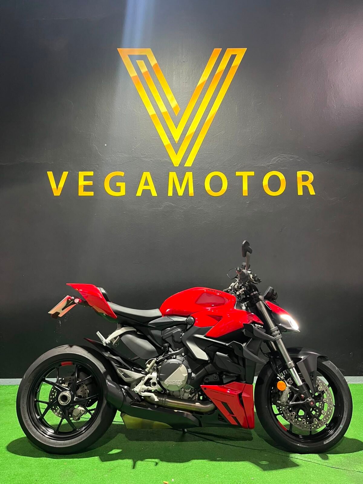 DUCATI STREETFIGTHER V2